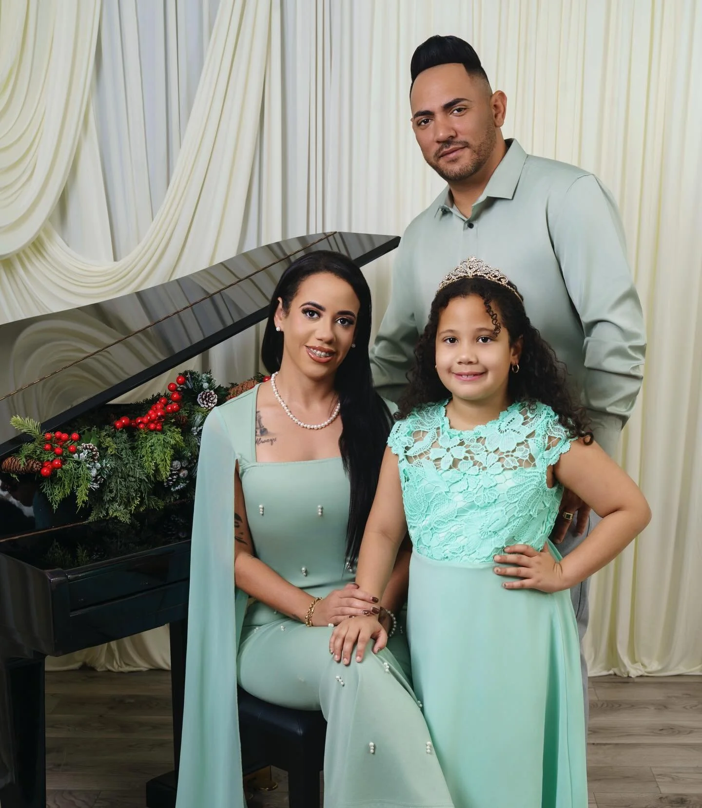 &hearts;️✨ Capture The Magic Of Christmas! Book Today.
.
.
.
✔️Christmas Photo Sessions Now Available!

✔️Professional, HD Quality Glam 
For All Photo Packages💄
@glamorous.looks.studio 

✔️TxT To Book 📲 813-426-2229
.
.
.
#TampaPhotography #TampaPh