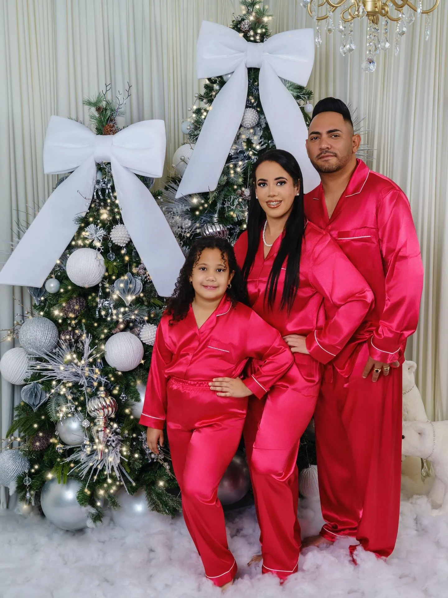 Christmas 2025 &hearts;️✨ 
.
.
.
✔️Christmas Photo Sessions Now Available!

✔️Professional, HD Quality Glam 
For All Photo Packages💄
@glamorous.looks.studio 

✔️TxT To Book 📲 813-426-2229
.
.
.
#TampaPhotography #TampaPhotographer #TampaPhotoshoot
