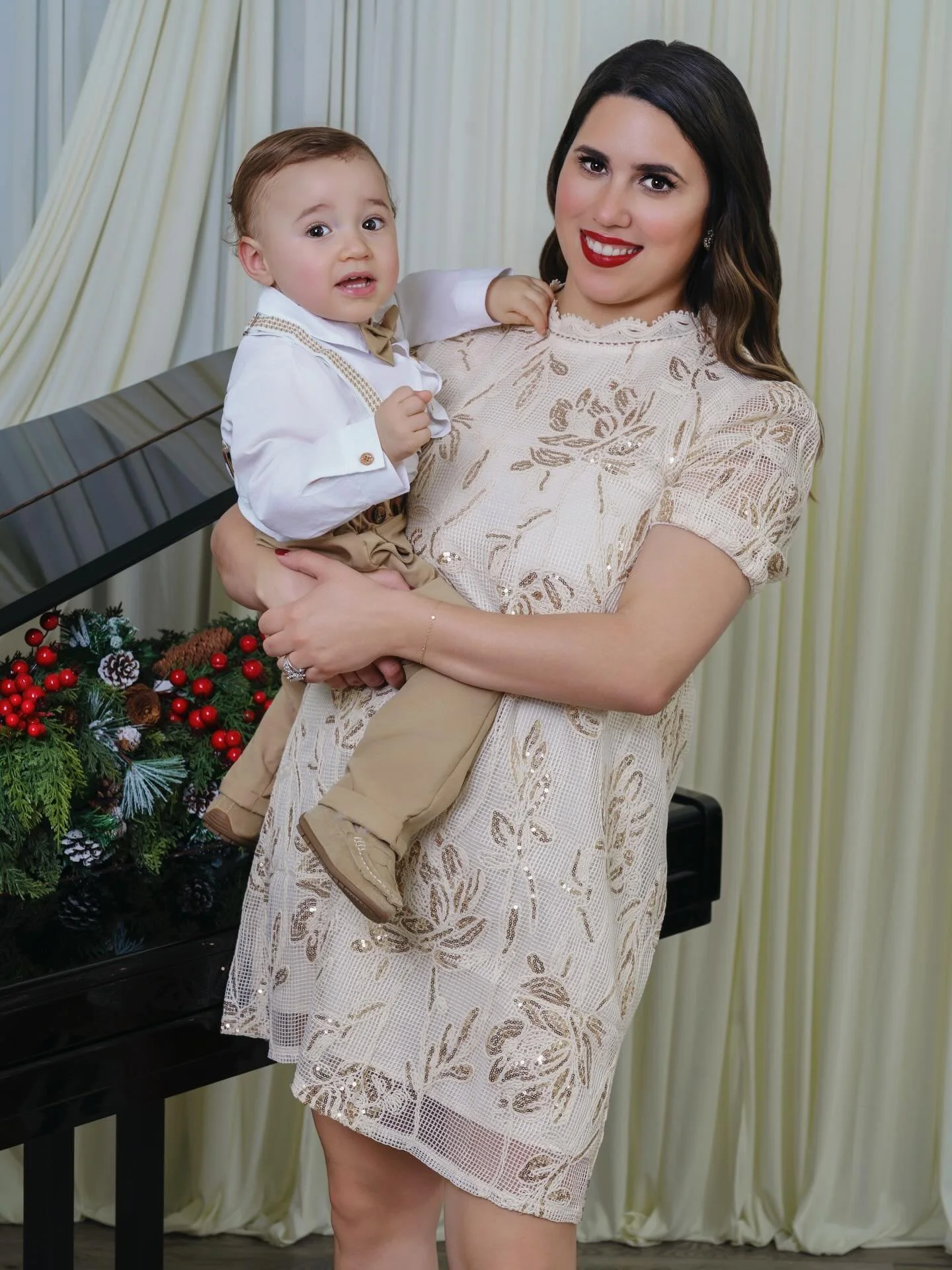 I love Christmas Season 🥹&hearts;️🫶
.
.
.
✔️Christmas Photo Sessions Now Available!

✔️Professional, HD Quality Glam 
For All Photo Packages💄
@glamorous.looks.studio 

✔️TxT To Book 📲 813-426-2229
.
.
.
#TampaPhotography #TampaPhotographer #Tampa