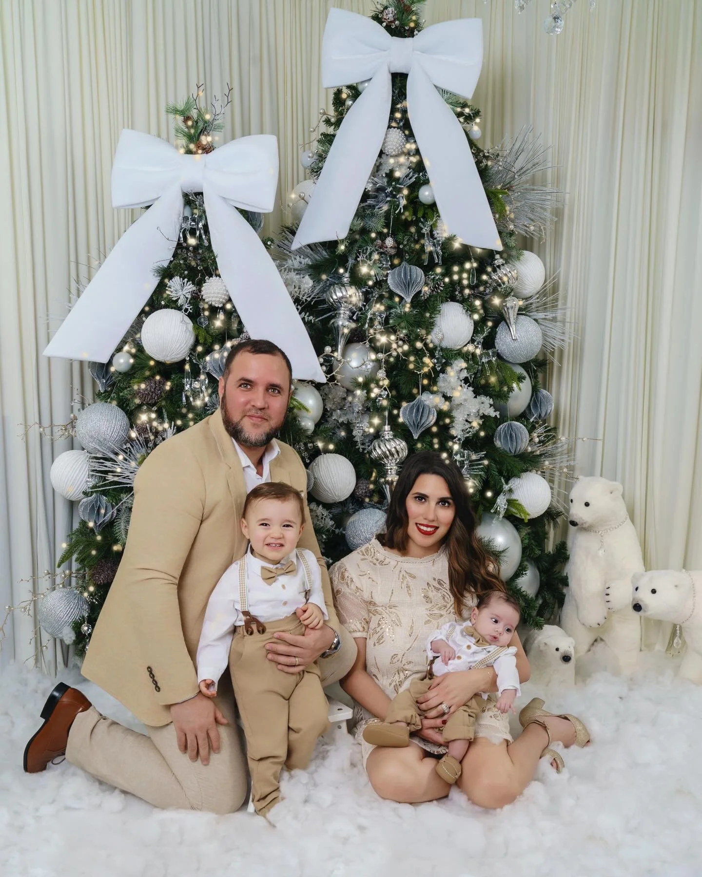 Fa La La La Fabulous ✨ Limited Spots Available!
.
.
.
✔️Christmas Photo Sessions Now Available!

✔️Professional, HD Quality Glam 
For All Photo Packages💄
@glamorous.looks.studio 

✔️TxT To Book 📲 813-426-2229
.
.
.
#TampaPhotography #TampaPhotograp