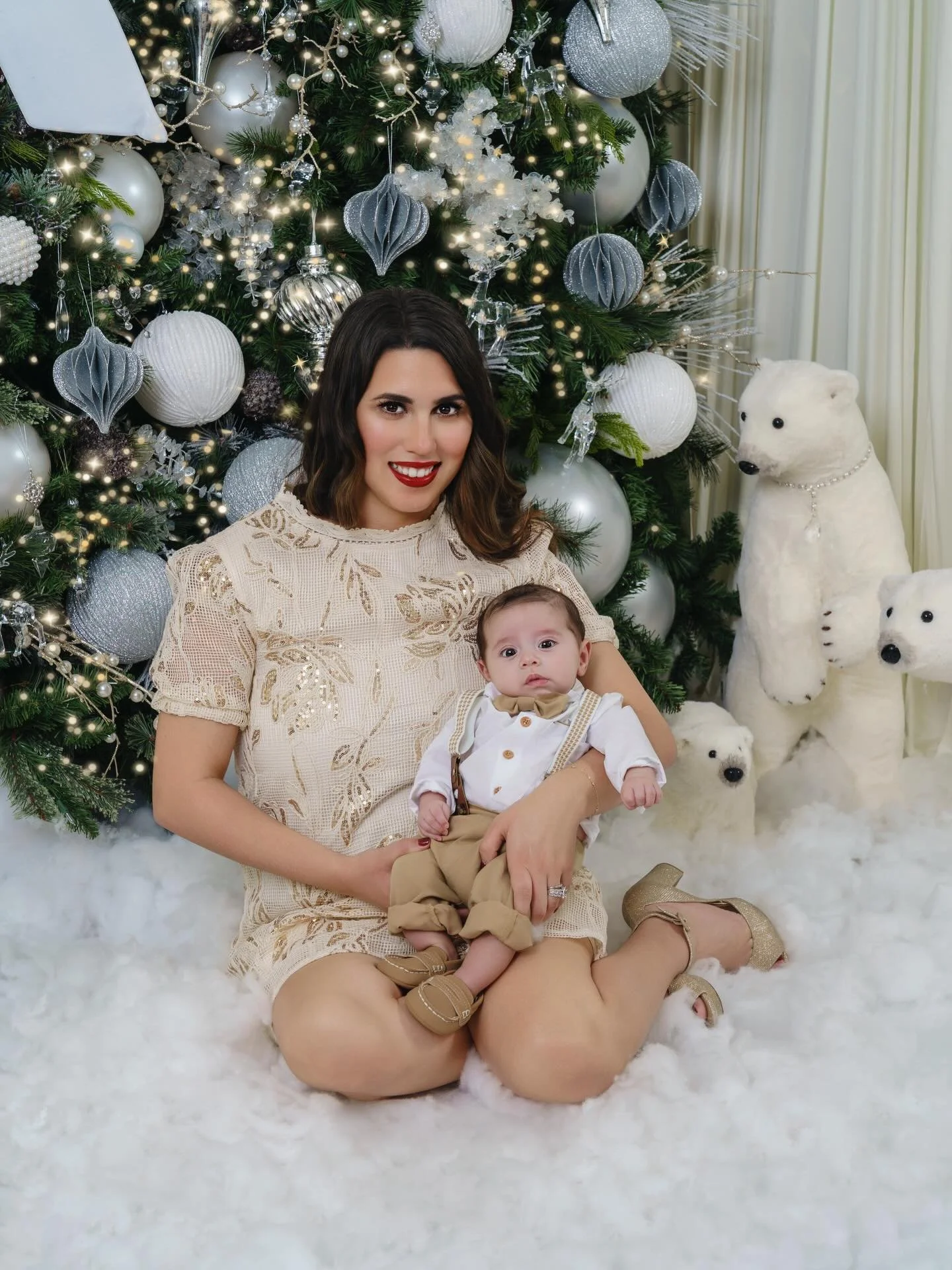 Limited Spots! Book Today &hearts;️🫶
.
.
.
✔️Christmas Photo Sessions Now Available!

✔️Professional, HD Quality Glam 
For All Photo Packages💄
@glamorous.looks.studio 

✔️TxT To Book 📲 813-426-2229
.
.
.
#TampaPhotography #TampaPhotographer #Tampa