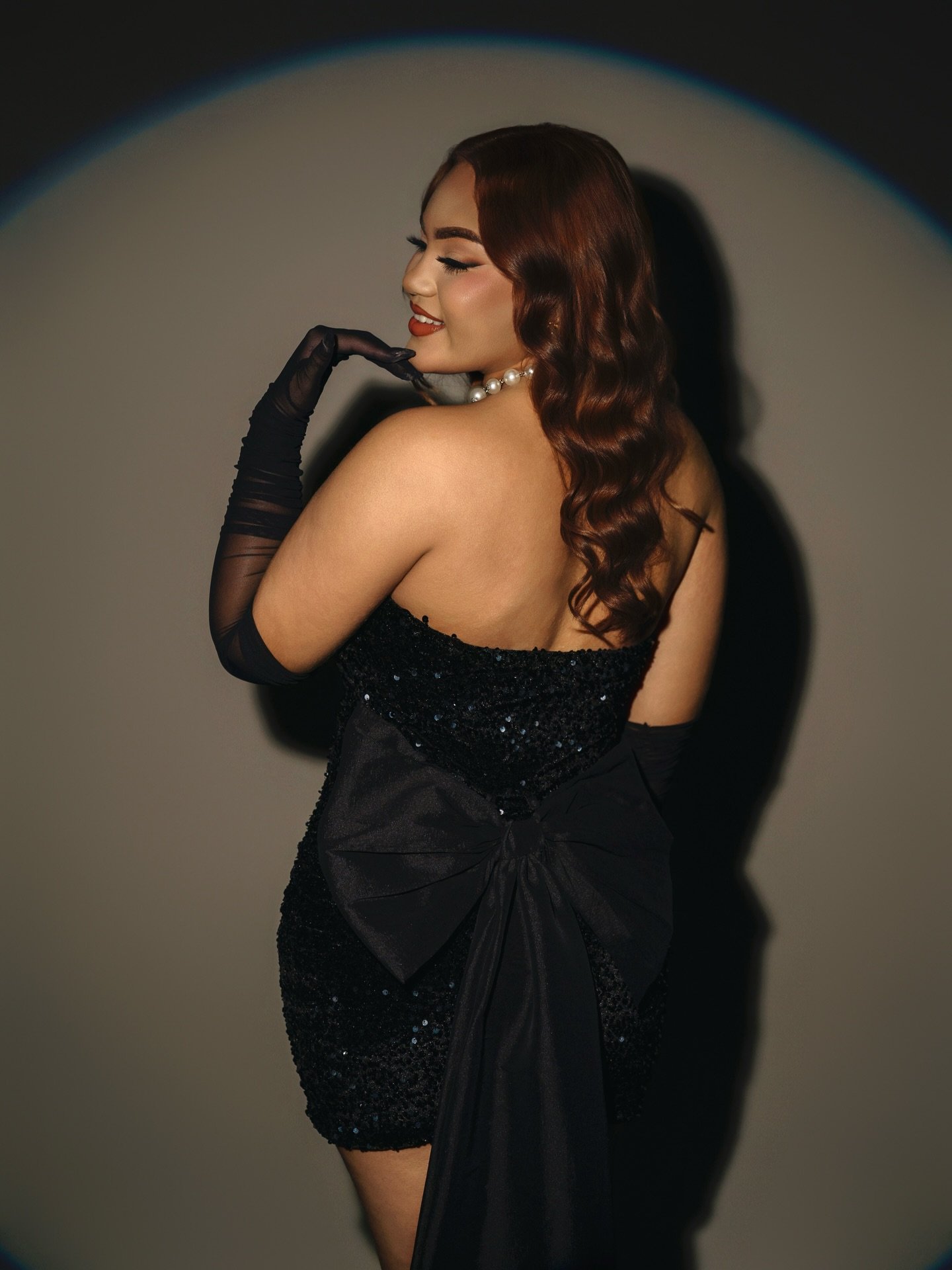 Main Character Energy 🌹
.
.
.
Professional MakeUp Included 💋💄 HD Quality Glam.
Book Today! Hablamos Espa&ntilde;ol 📩

📞813-426-2229📞
www.TampaPhotography.Studio
.
.
.
#tampa #tampaphotography #tampaphotoshoot #tampastudio #studiophotographer