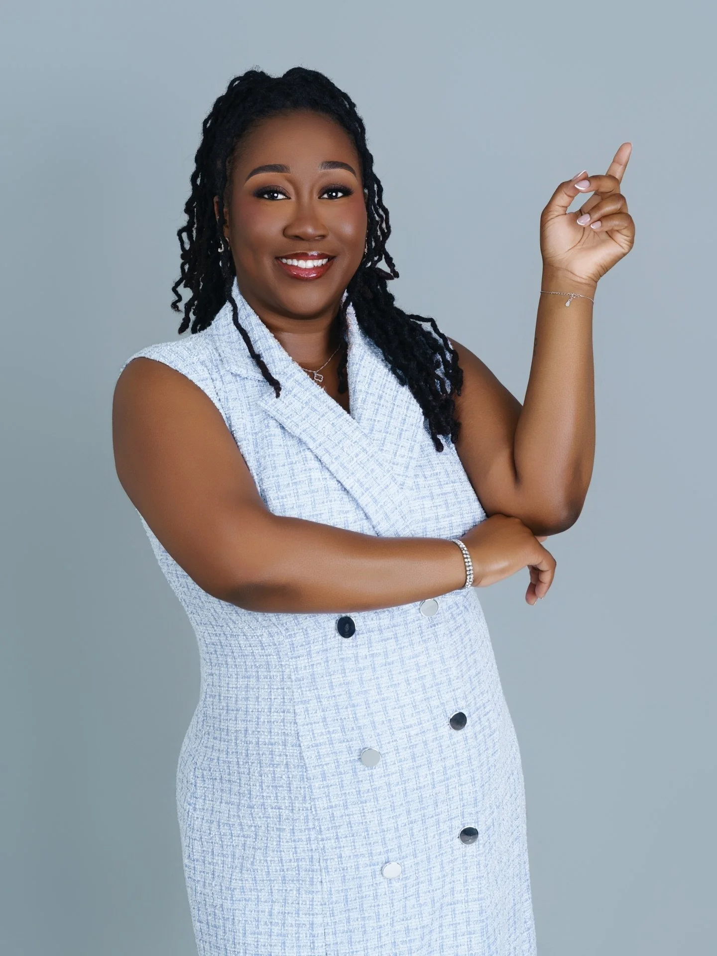 Pointing You Home 🏠 ✨ Real Estate Photography.
.
.
.
Professional Makeup and Photography 📸
 💋💄 HD Quality Glam Included
Book Today! Hablamos Espa&ntilde;ol 📩

📞813-426-2229📞
.
.
.
#tamparealestateagent #tamparealestate 
#tampa #tamparealtor 
#