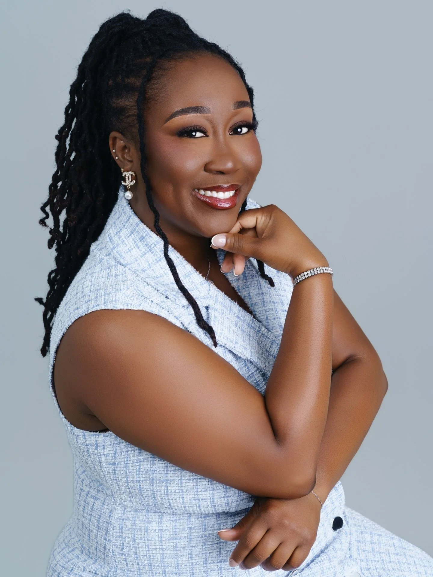 Elevated Real Estate Corporate Photography 🏠🔑
.
.
.
Professional Makeup and Photography 📸
 💋💄 HD Quality Glam Included
Book Today! Hablamos Espa&ntilde;ol 📩

📞813-426-2229📞
.
.
.
#tamparealestateagent #tamparealestate 
#tampa #tamparealtor 
#