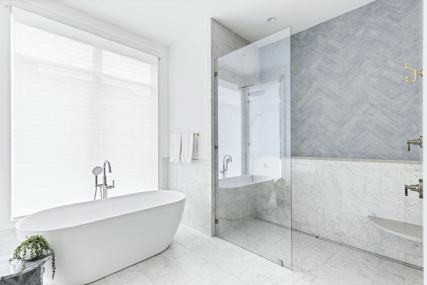 Zero entry is the best way to start your day 🚿