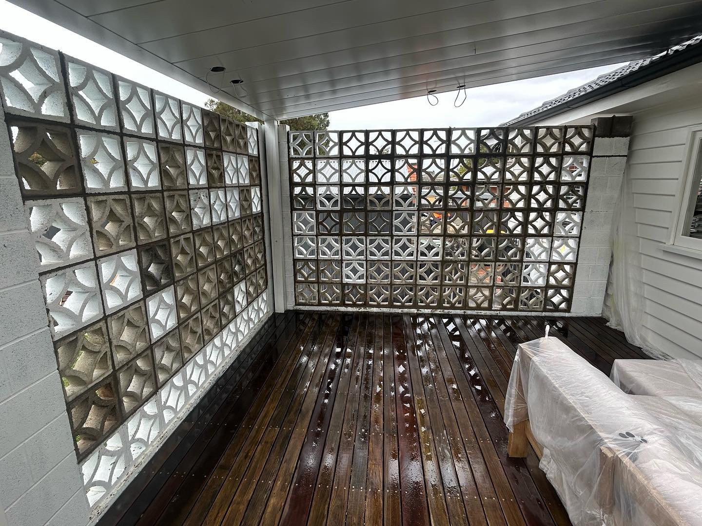 Breeze Block Alfresco Walls

Feature Breeze Block wall designed to close in but provide some natural light in this entertaining area
150 series Besser Blocks providing our base and providing the strength along with steel horizontals and vertical bars