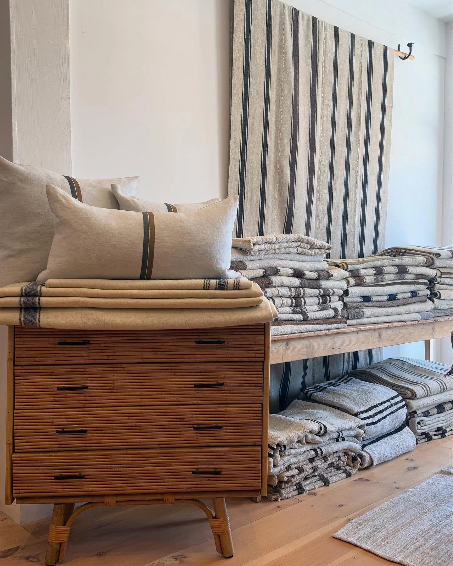 Rugs ready to go! 

#antiques #antiquerowwpb #interiorinspiration #interiorinspo #palmbeach #palmbeachisland