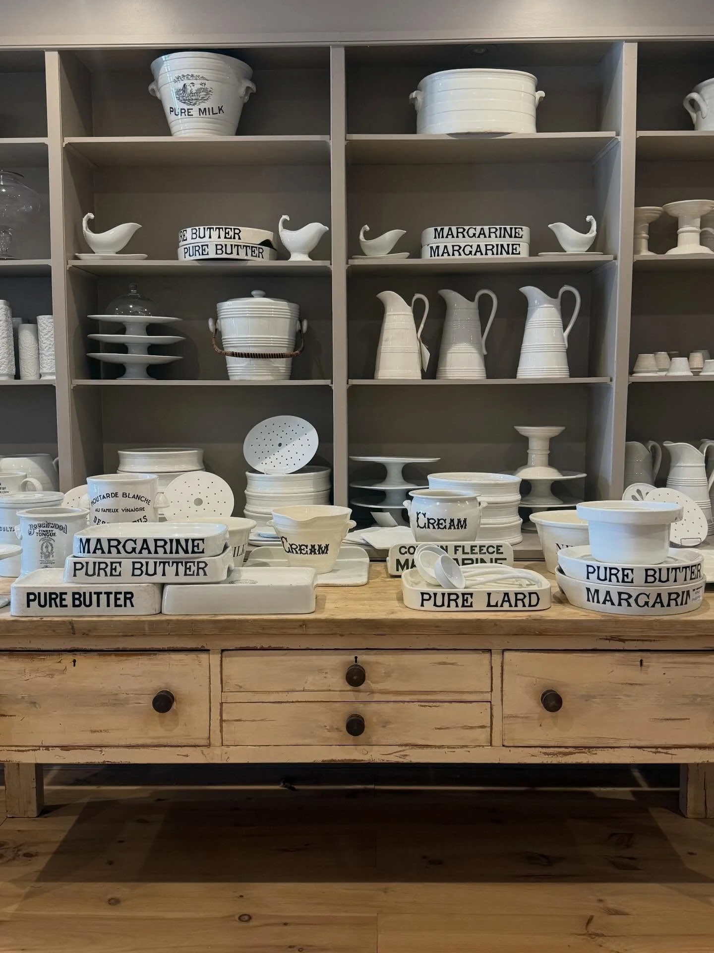 Pass the butter pass the cheese

#antiques #antiquerow #antiquerowwpb #ironstone