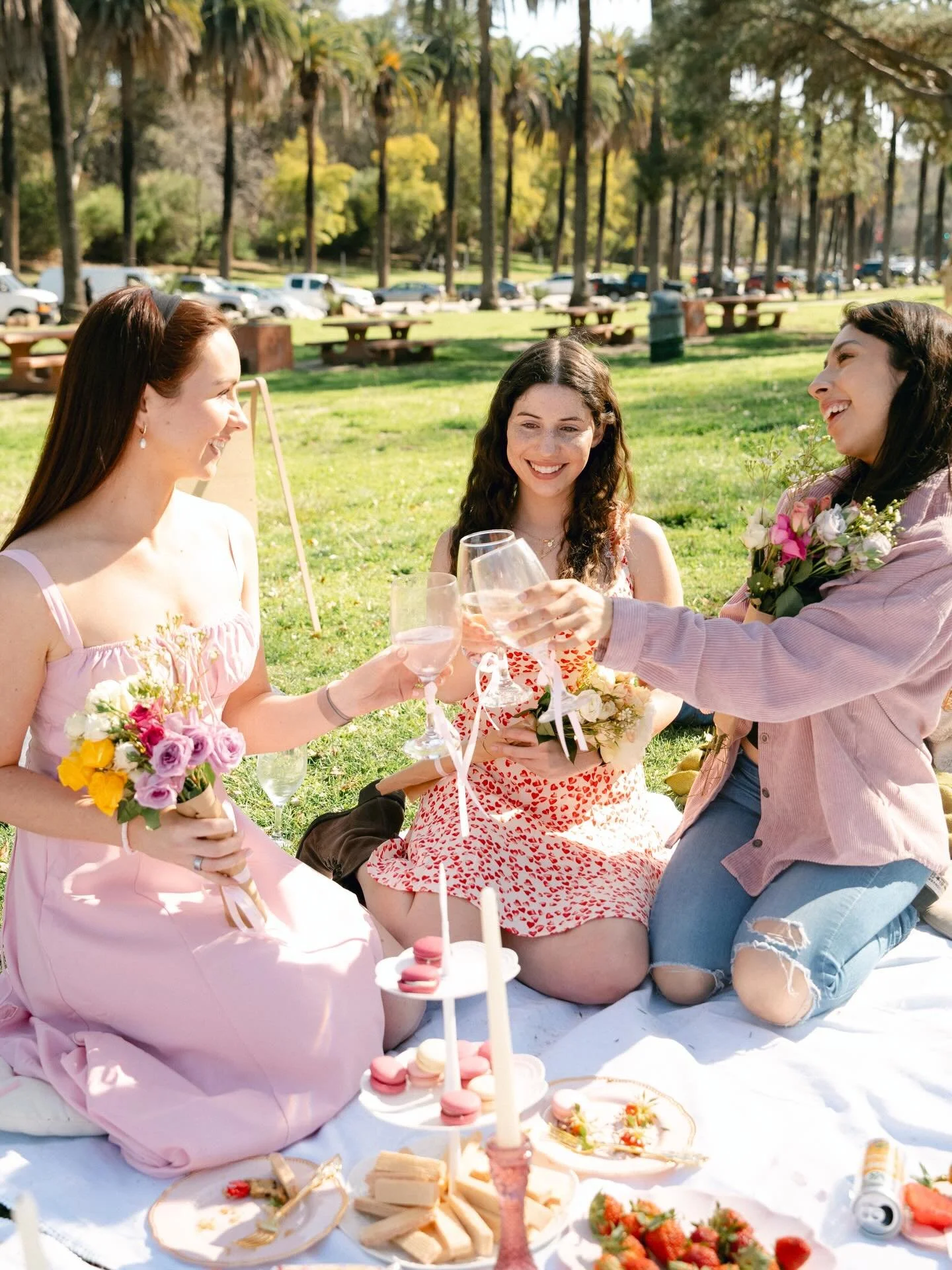 Spring Paint &amp; Picnic Social 🎨🥂
Saturday, April 11th | 11AM&ndash;1PM
📍 Palisades Park, Santa Monica

Tote bags, spritz in hand, picnic blankets, and an afternoon designed for getting creative, easy conversation, and meeting new girls. ✨

If y