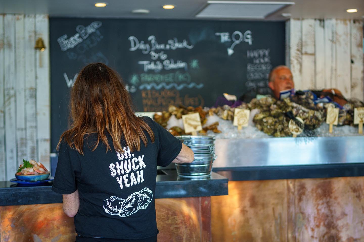Oh shuck yeah, @freebirdsquamish has oysters! 🦪 daily buck-a-shuck from 3-6pm during happy hour ;)