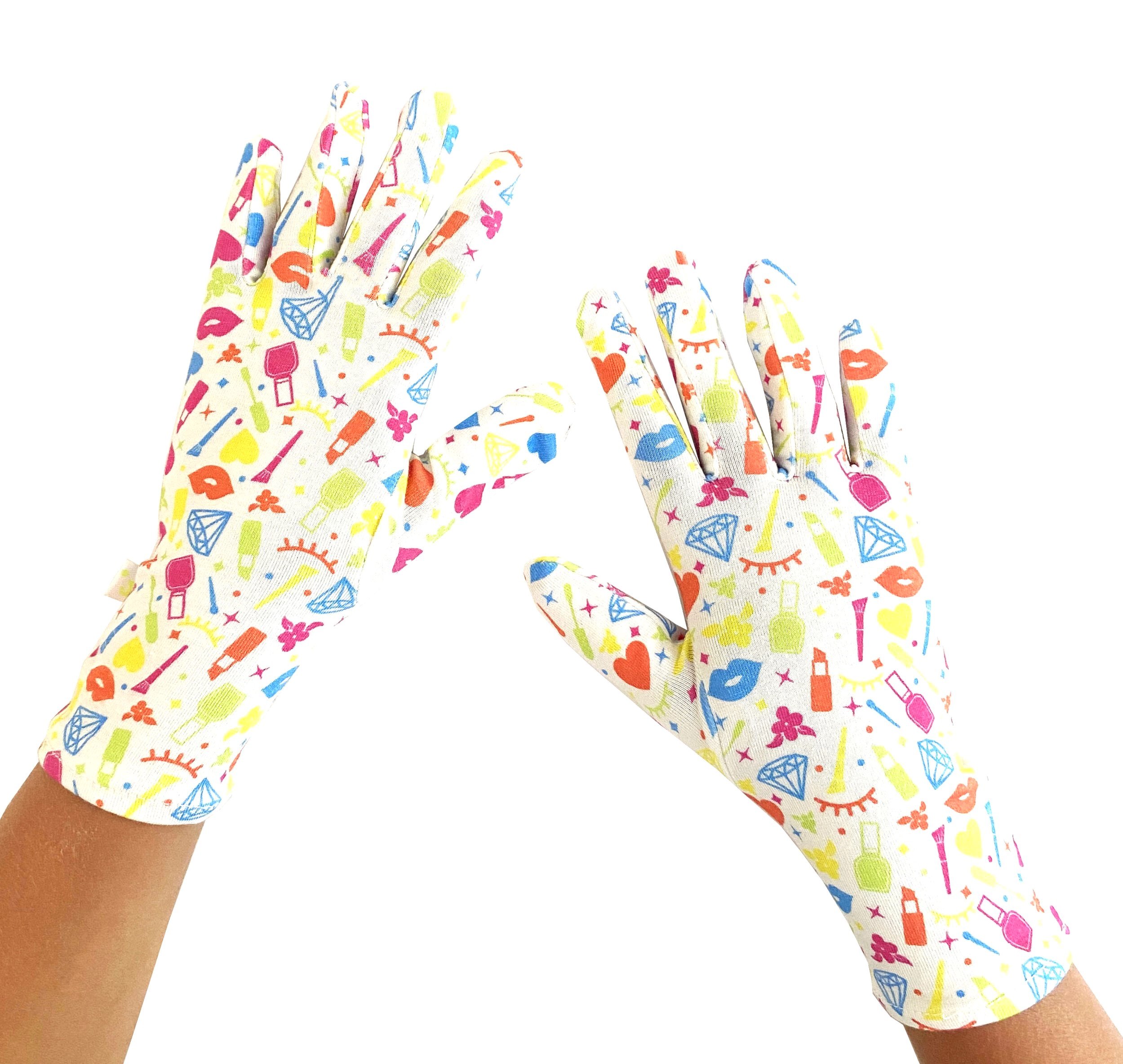 COURTNEY+HANDS.jpg