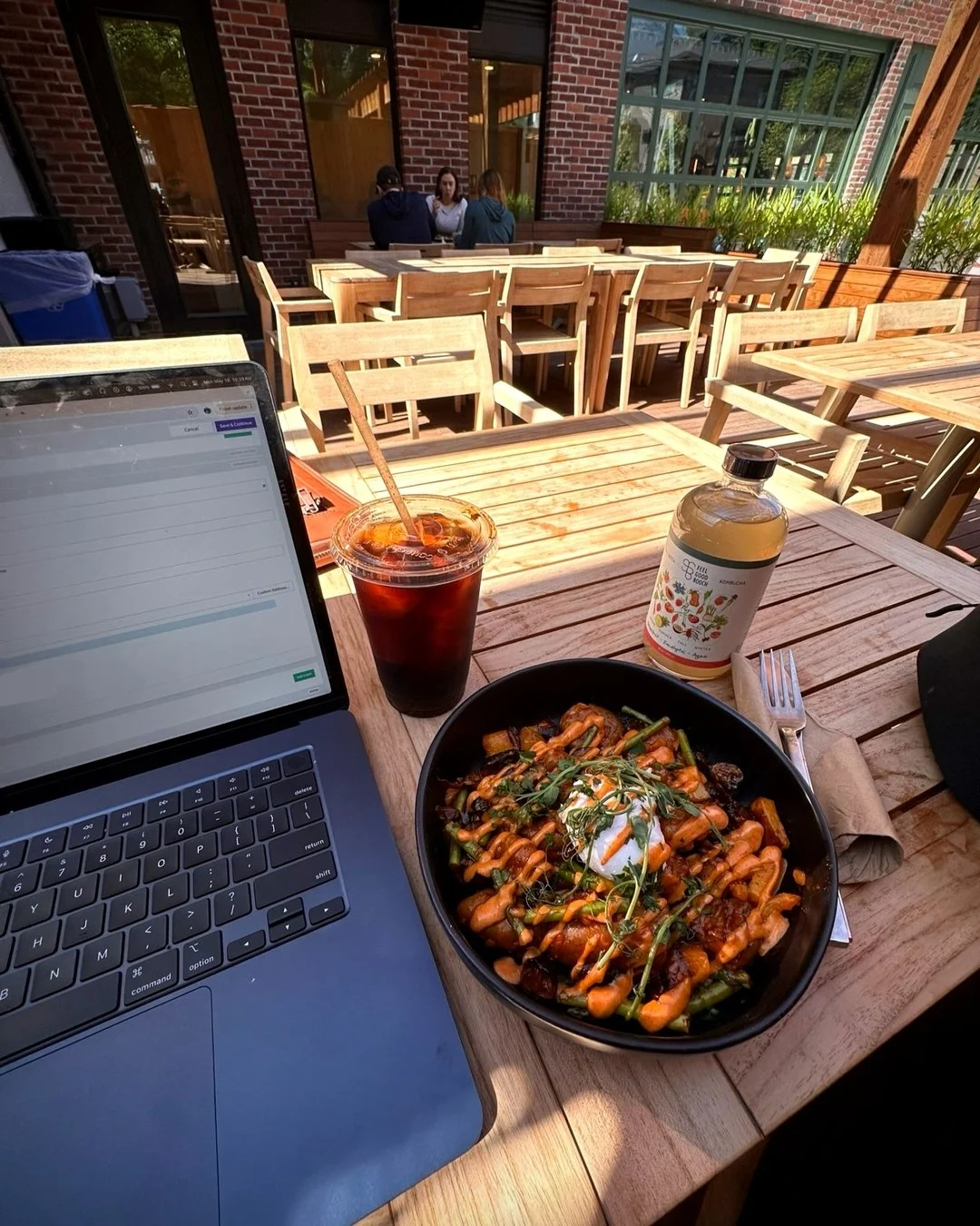 Running a business doesn&rsquo;t have to mean being glued to your desk or juggling everything alone.

I work with creative small business owners to help them get organized, delegate the draining stuff, and build a business that fits their life &mdash