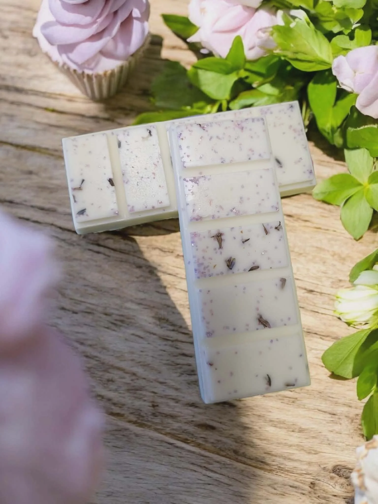 Hand-poured Lavender Cupcake scented wax melt snapbar. Handcrafted in Willard, Ohio by Farmhouse Creations for a lavender cupcake aroma.