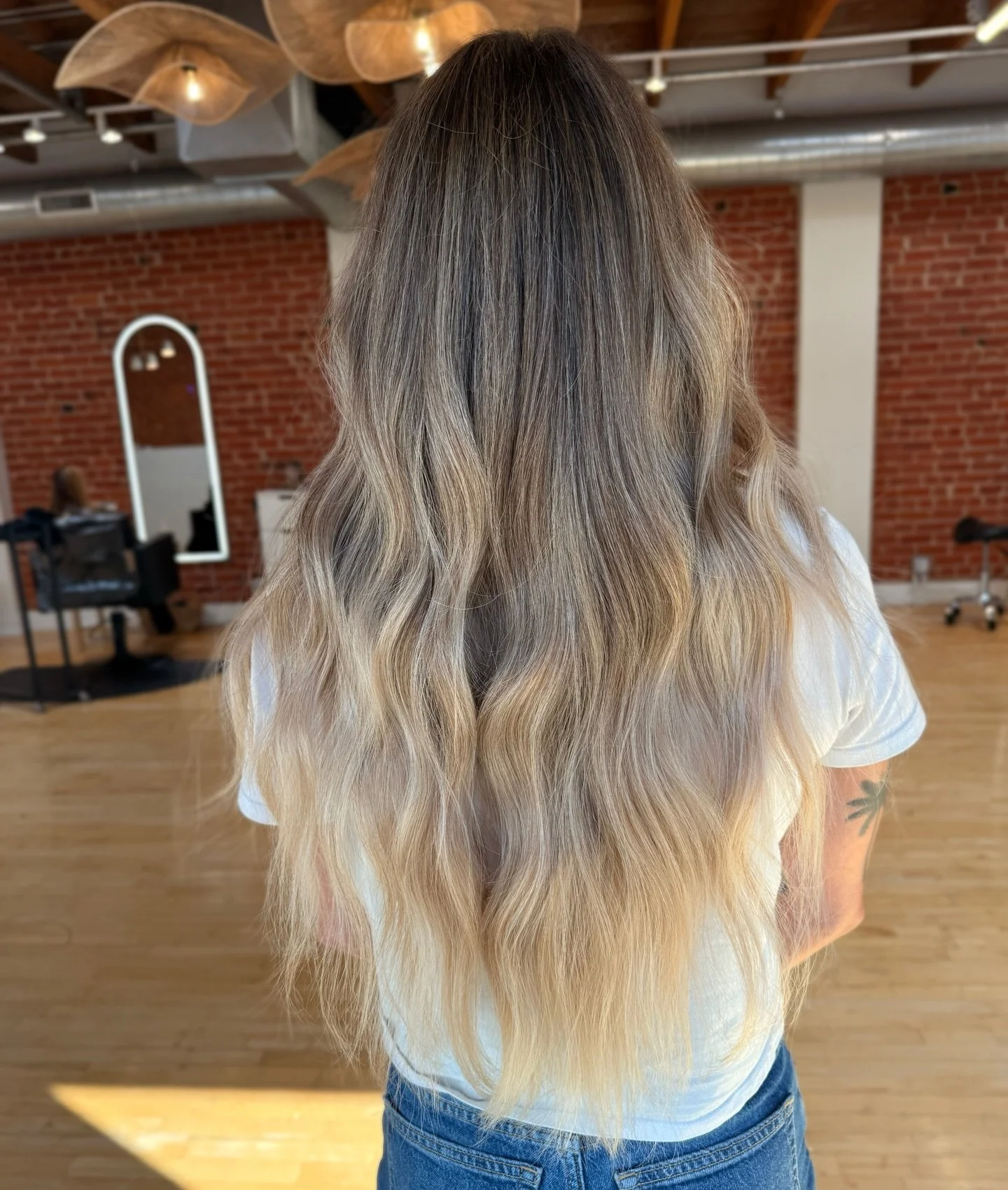 After -> Before 
Blonding by stylist @tayyrosee_solhair ✨