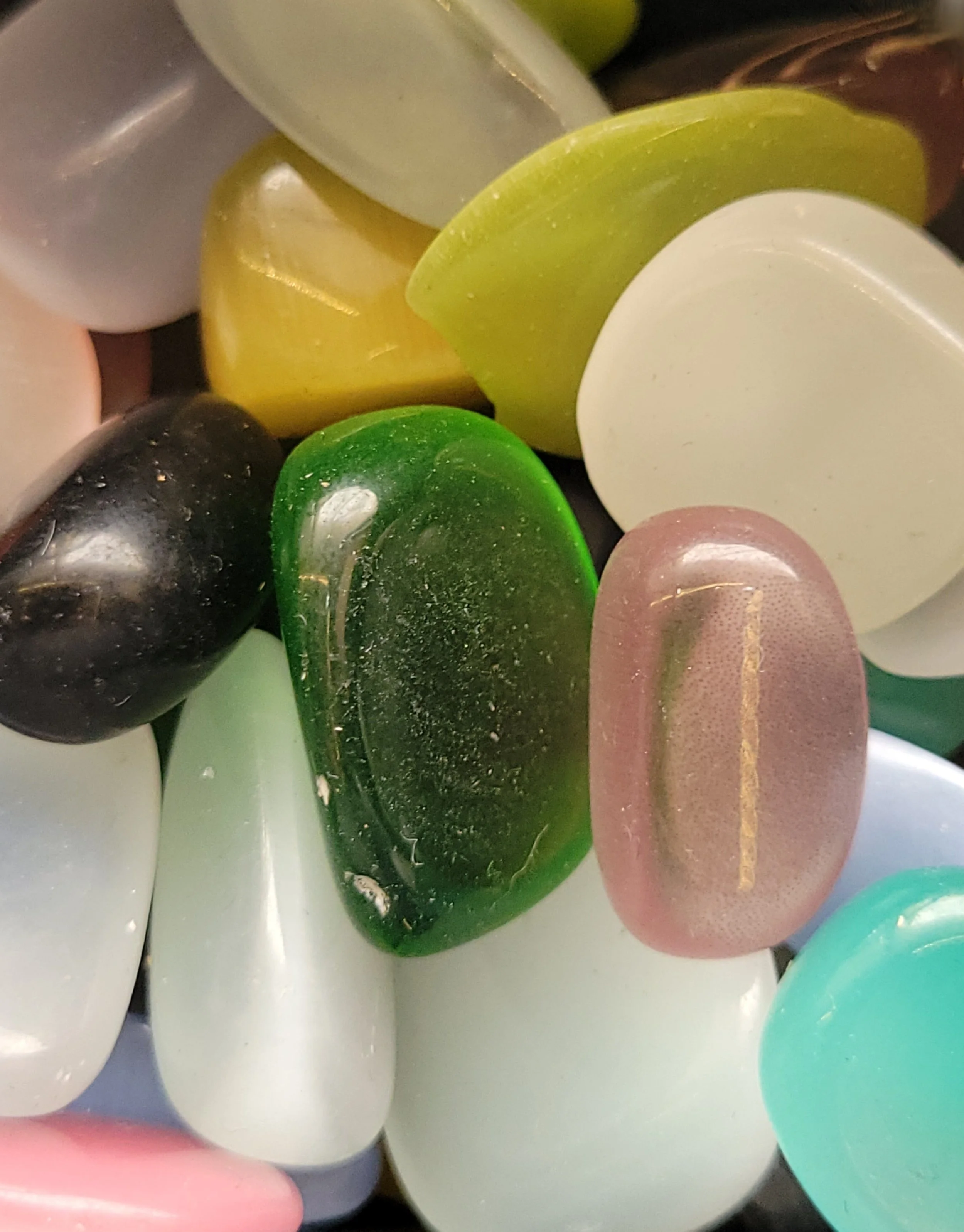 Cats Eye Tumbles Close-up.jpg