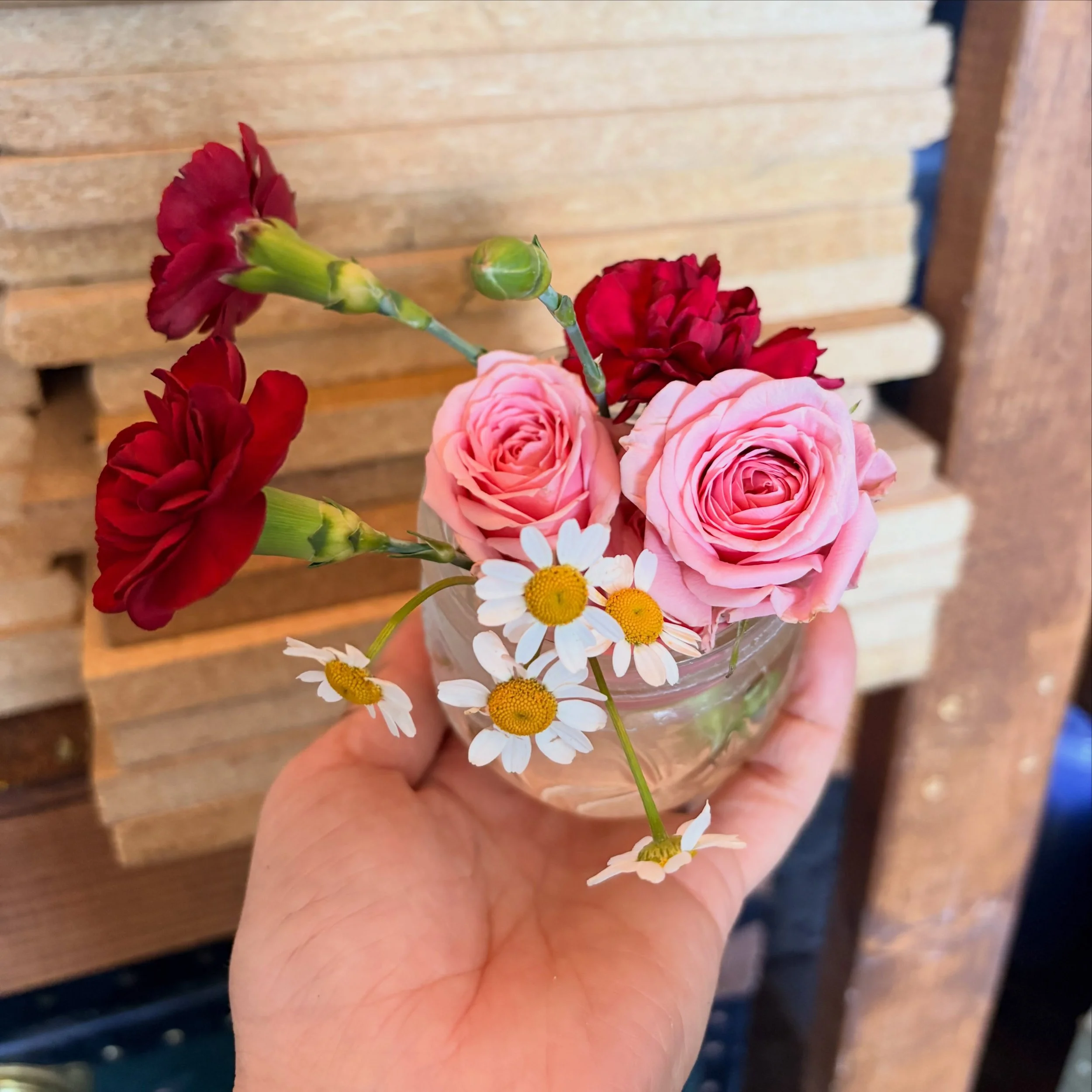 No matter how big or how small&mdash;I preserve them all. 🌸✨

These sweet little blooms from Emmy&rsquo;s bouquet are about to be transformed into beautiful floral pendants, so she can keep a piece of her flowers forever. 🥹🌹

#FloralPreservation #