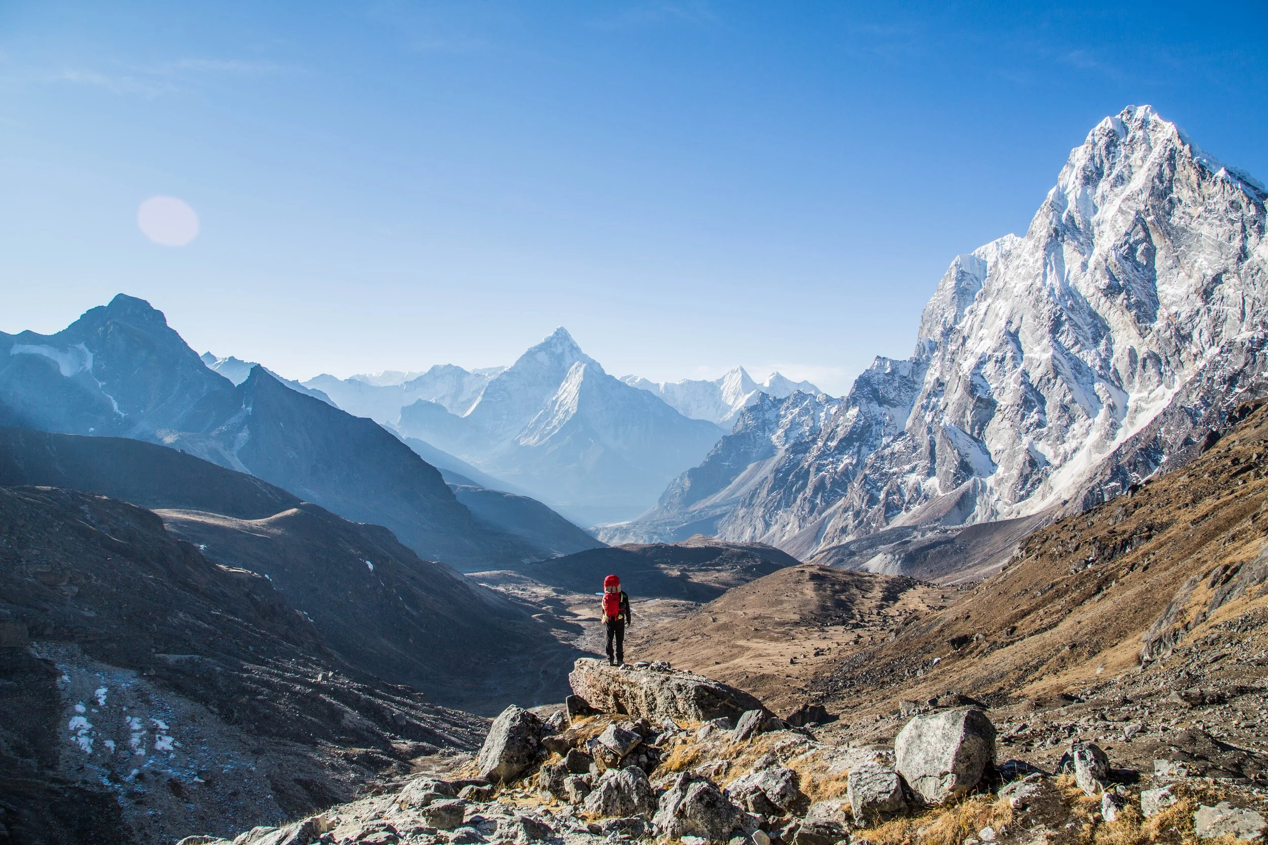 16Everest_AmaDablamValley.jpg