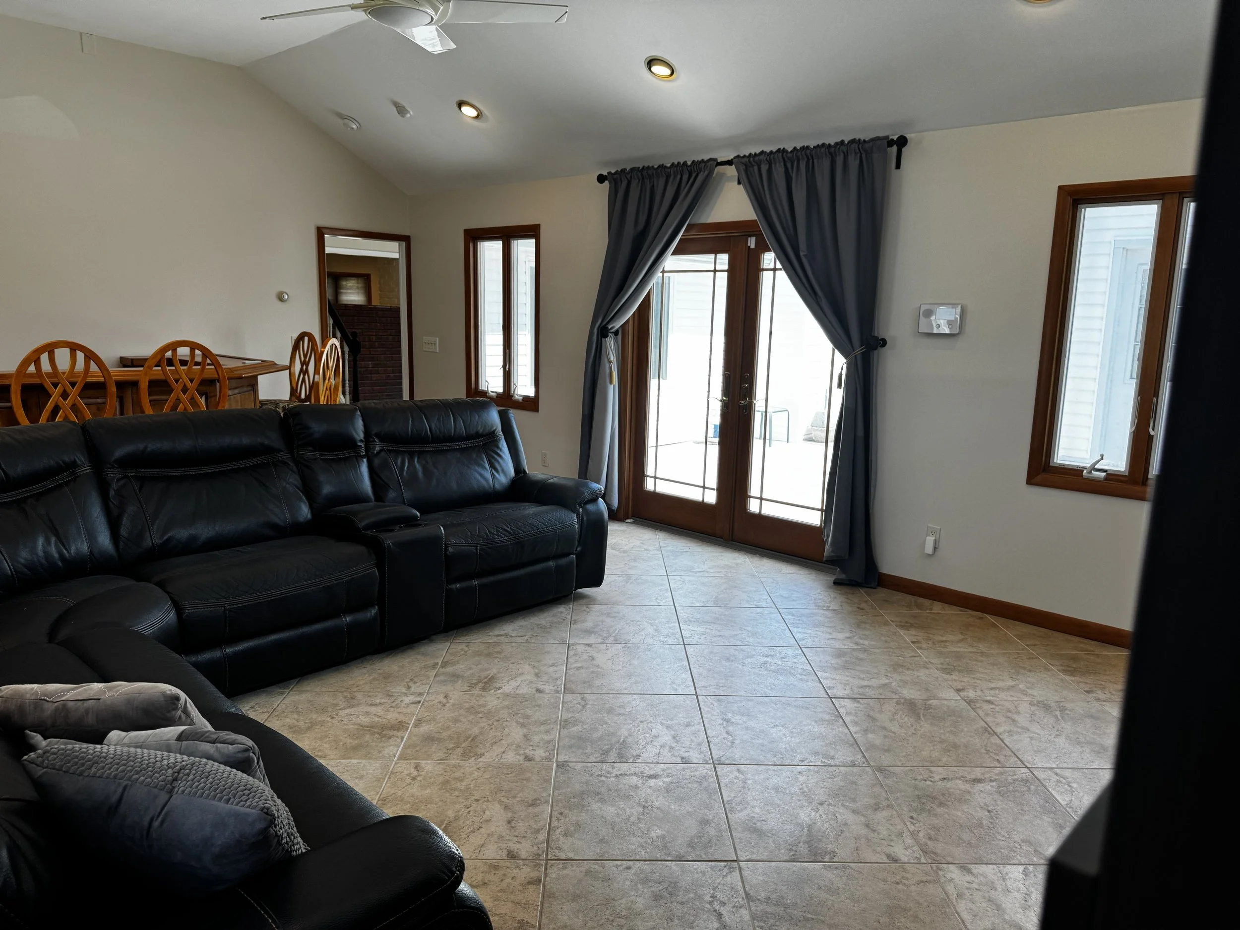 12 Elves Lane Interior Pic 1ab.jpeg