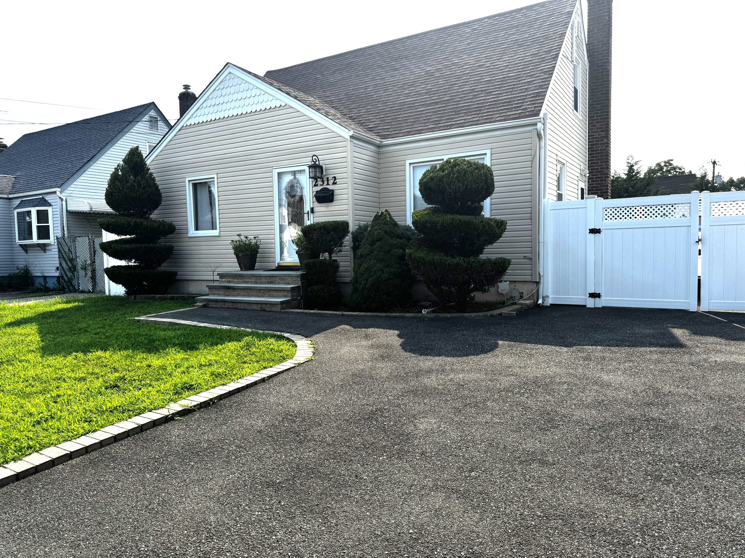 2312 Driveway.jpeg
