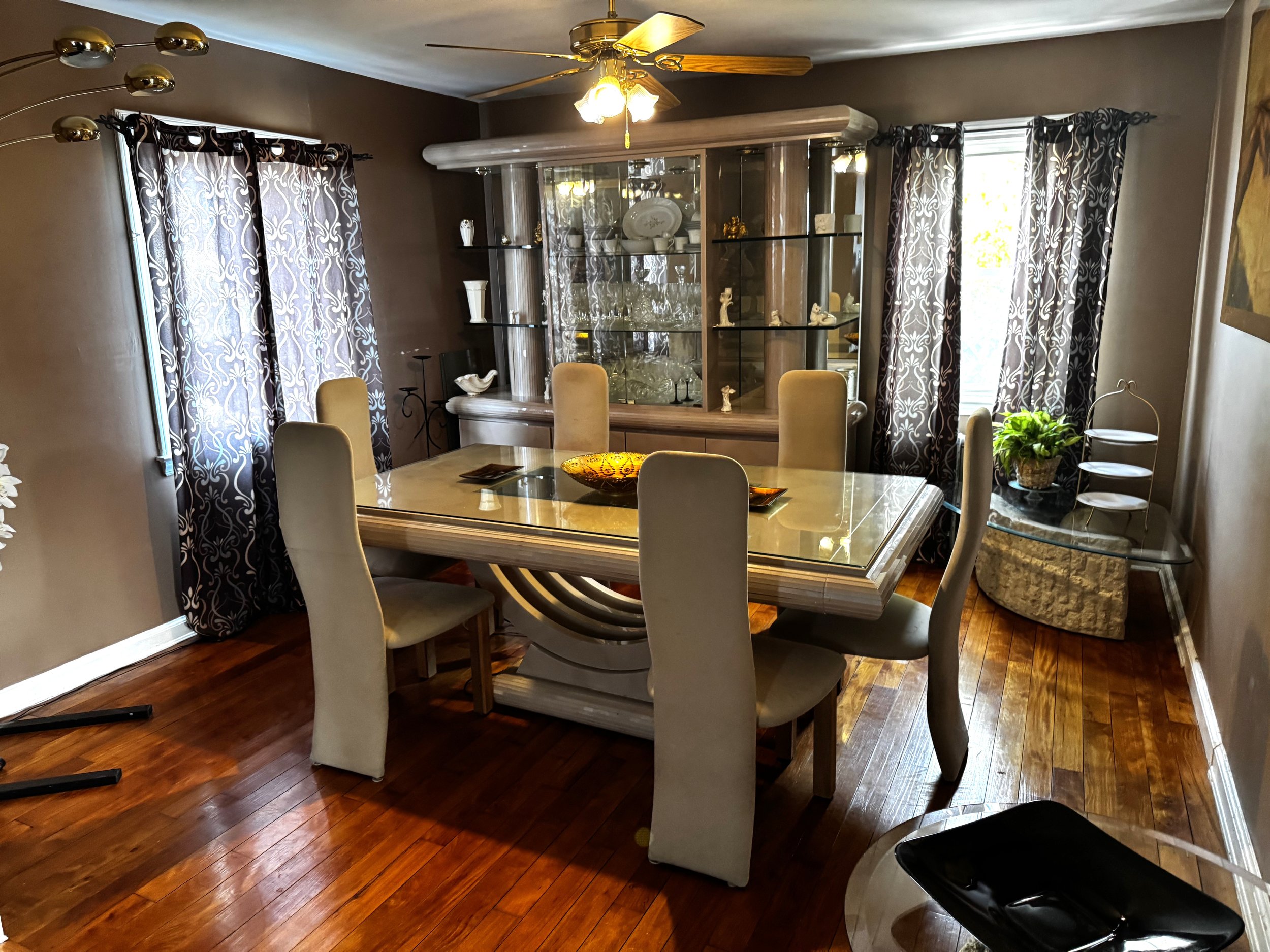 2312 Maple St Dinrm1.jpeg