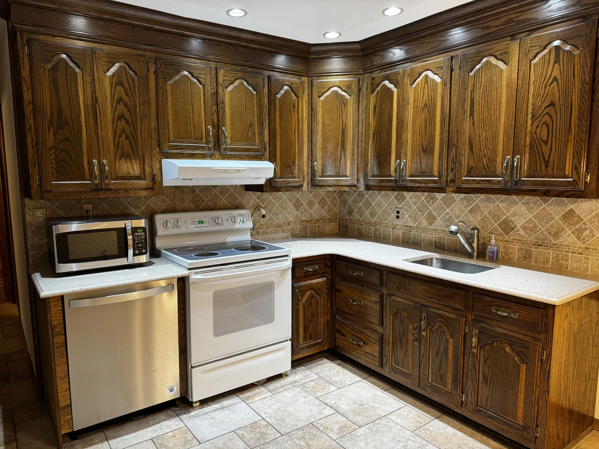 Kitchen Pic 4.jpg