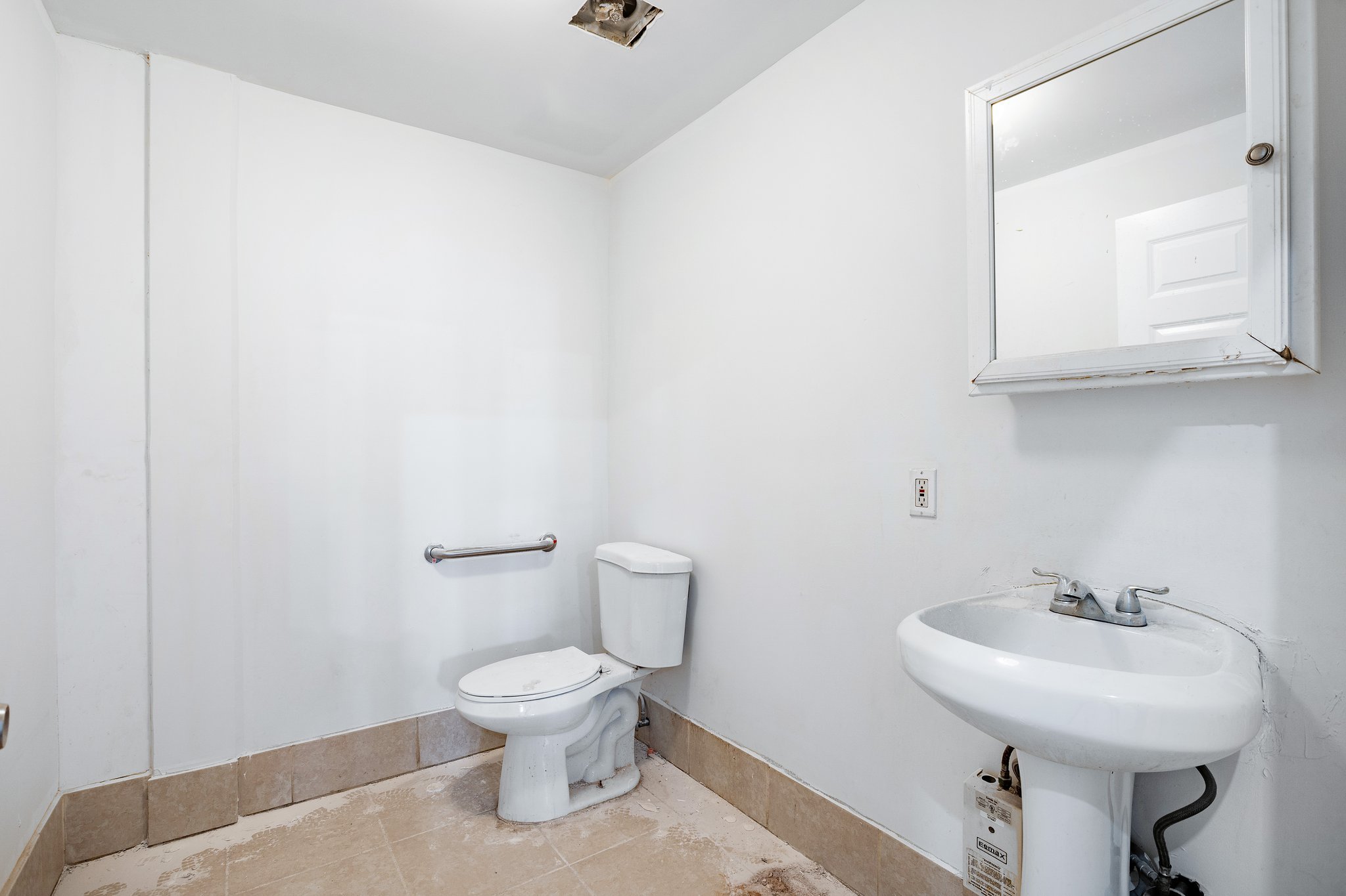 Retail 2 restroom .jpg
