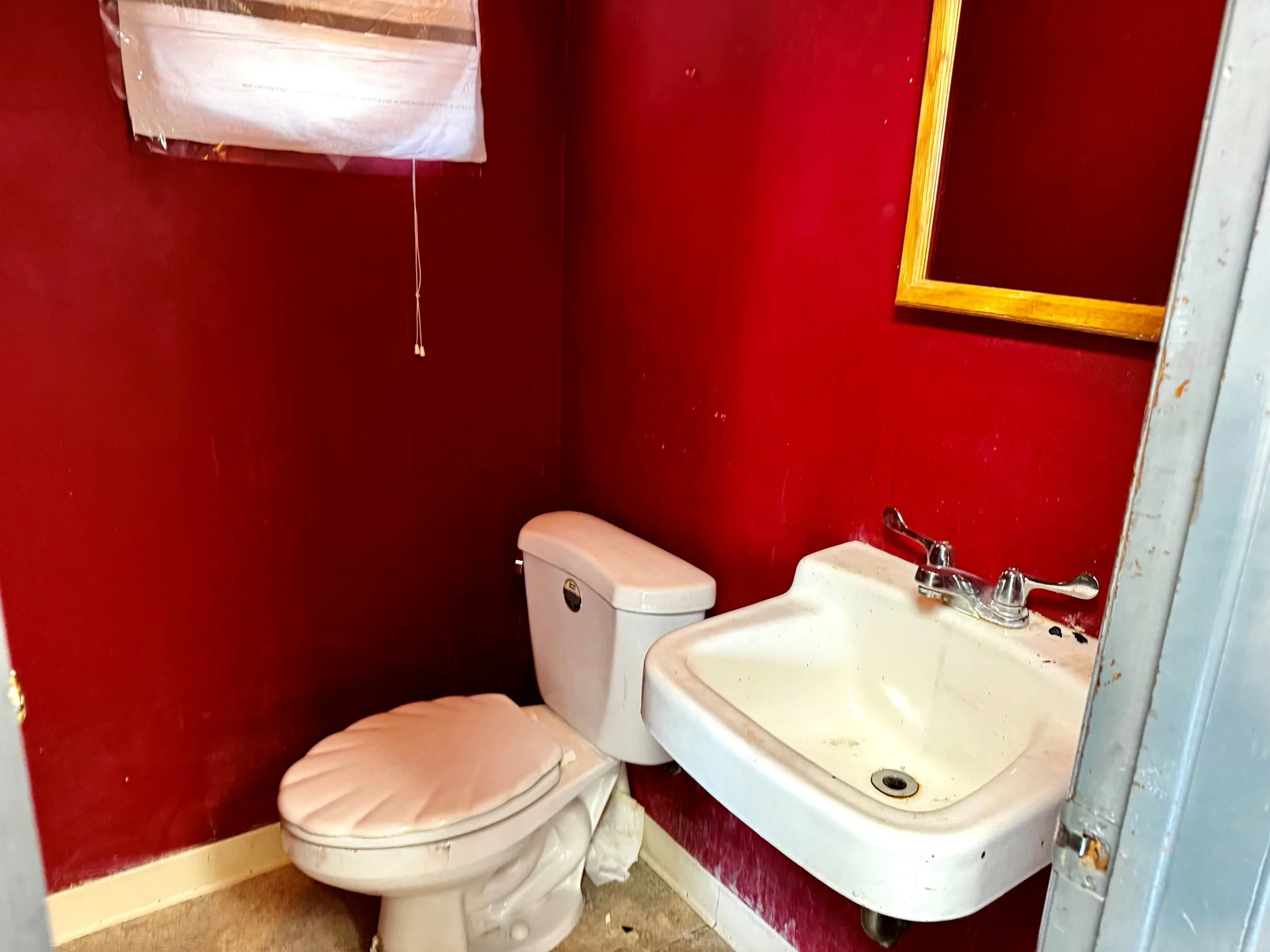 Bathroom Pic 1.jpg