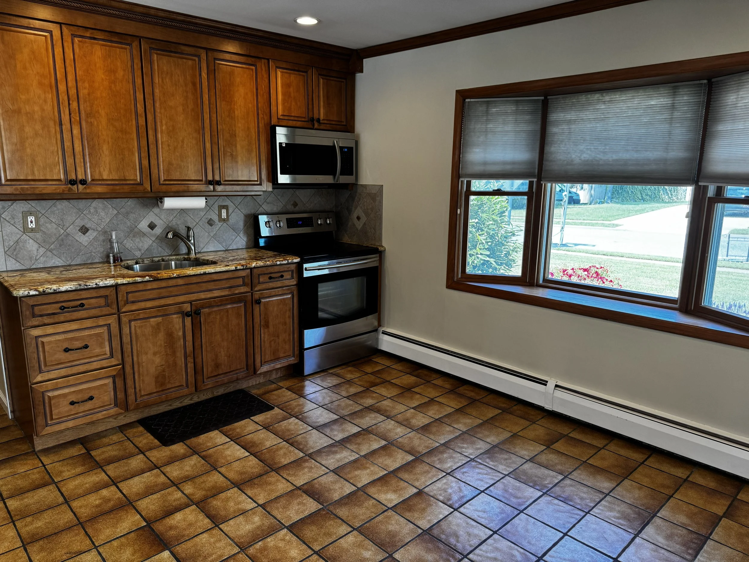 12 Elves Lane Kitchen Pic 5ab.jpeg