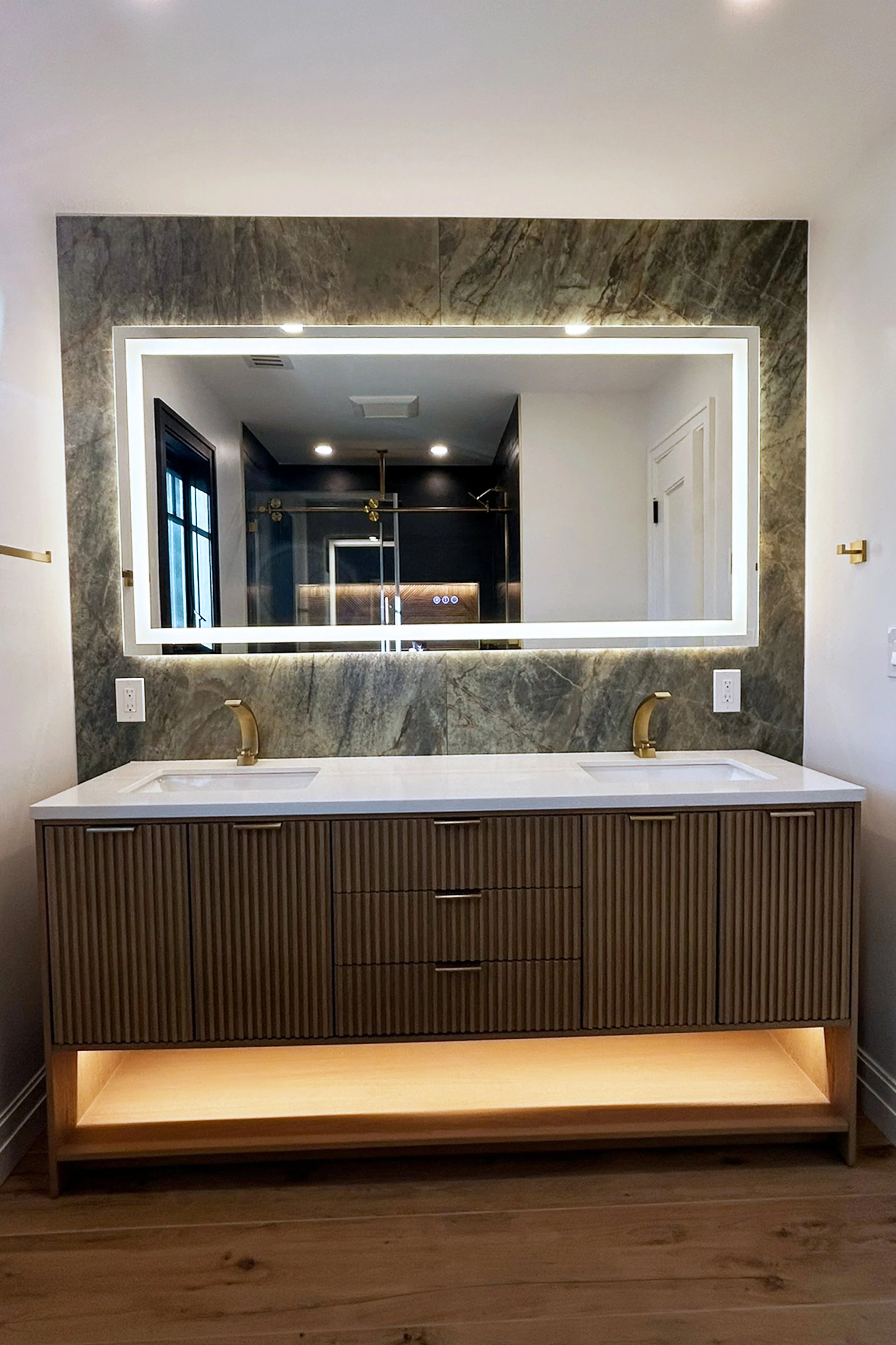 upstairs bath.jpg
