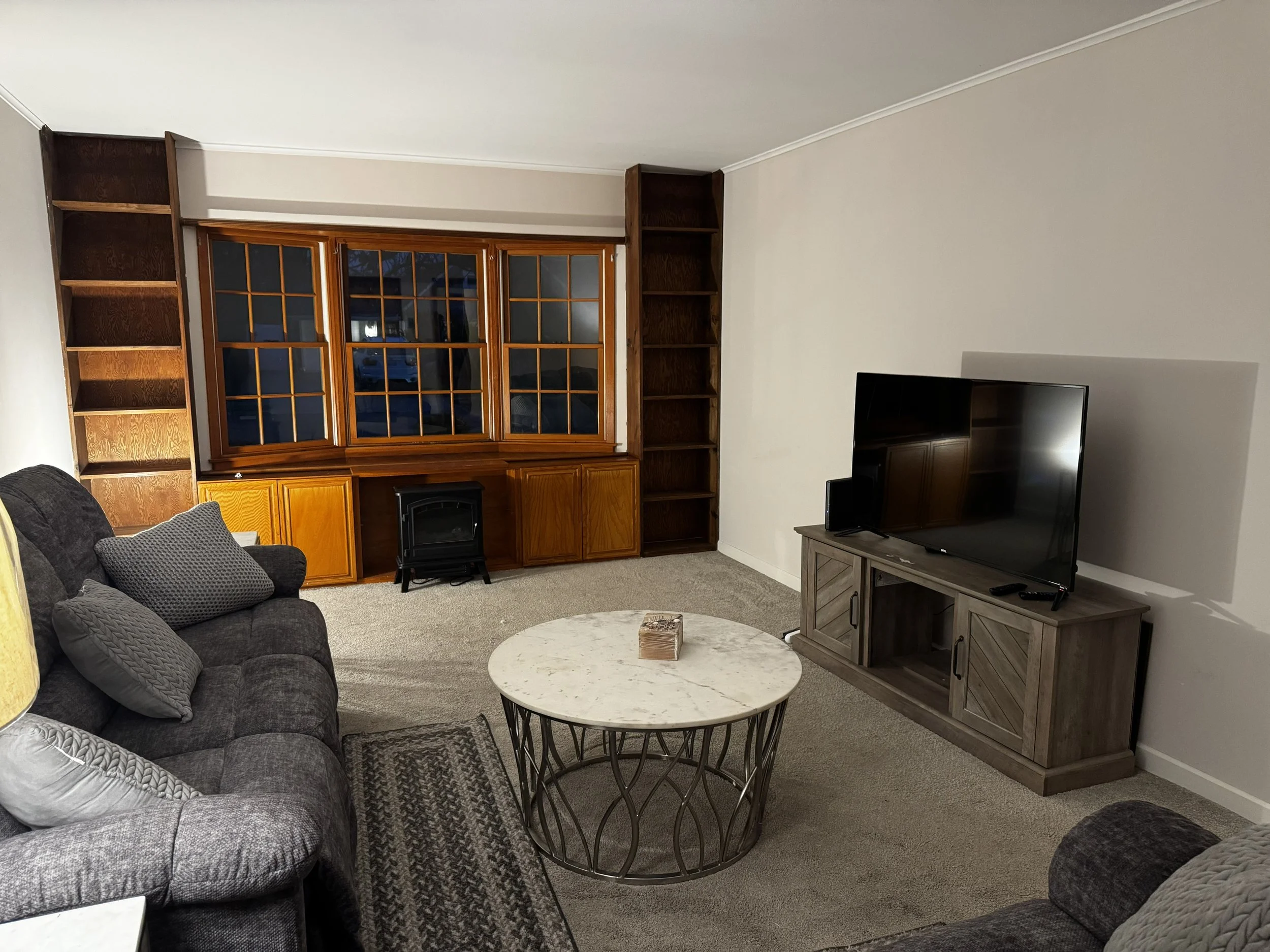 Living Room Pic 1.jpg