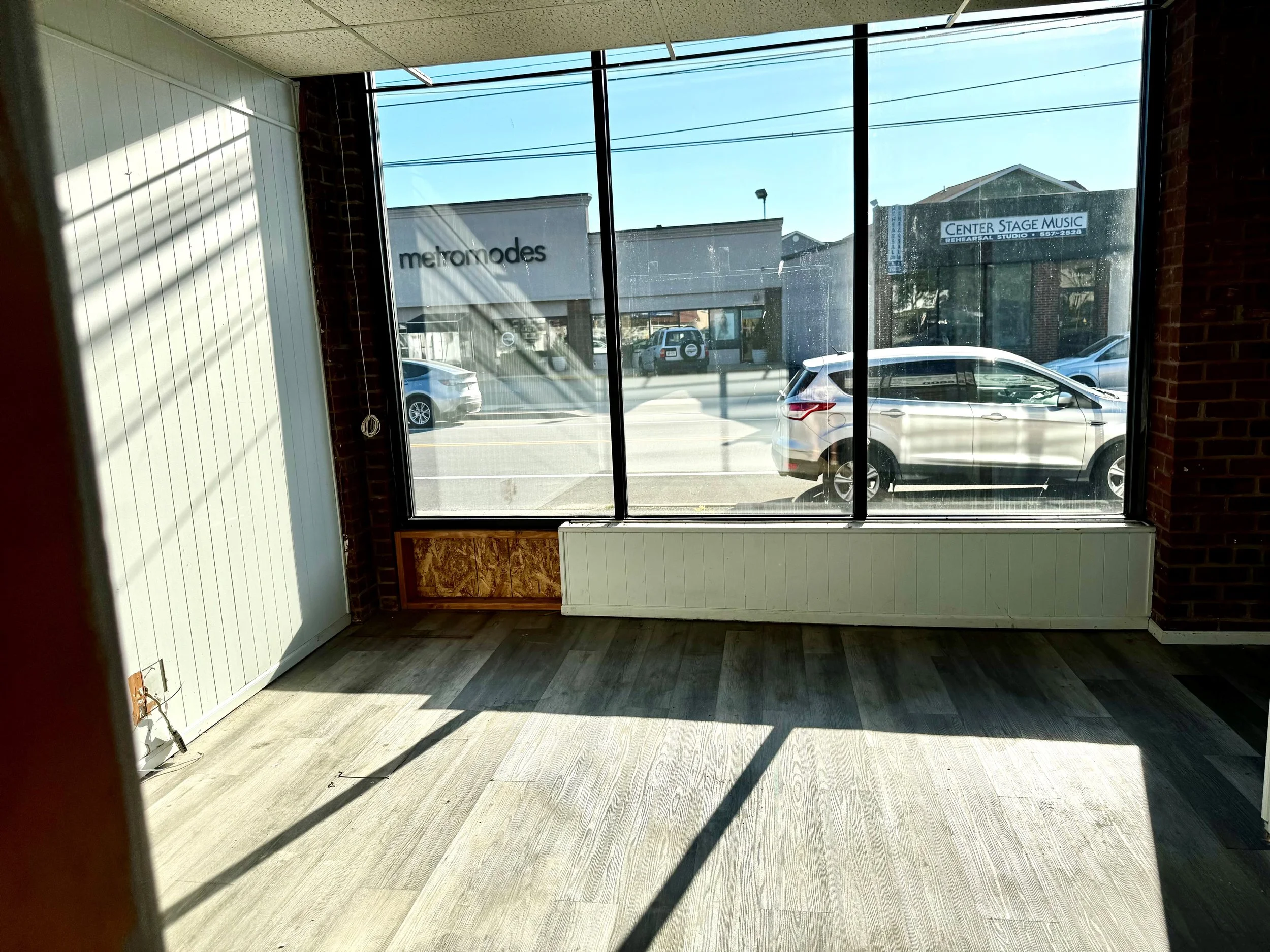 Front Room Pic 1.jpg