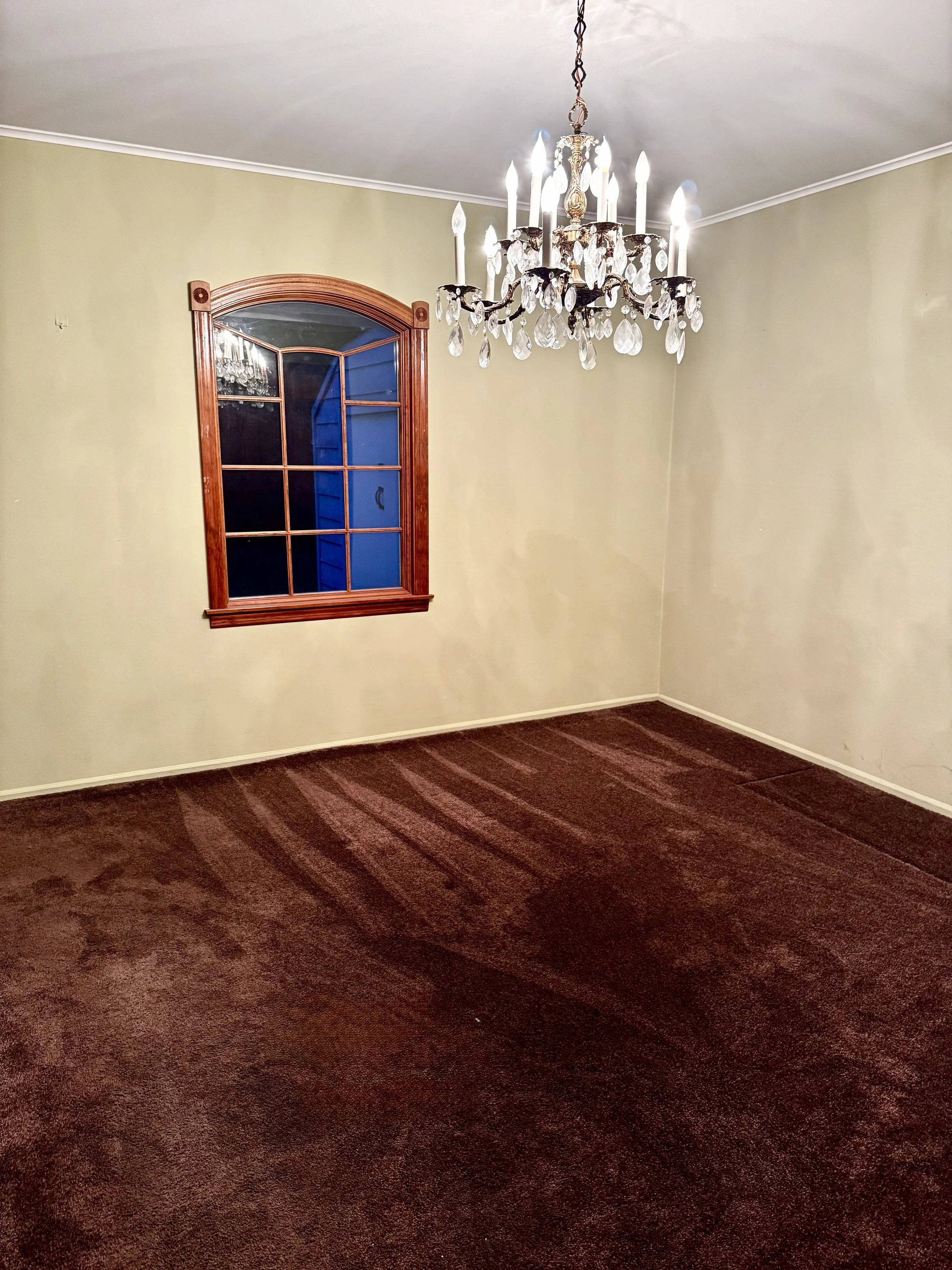 Dining Room Pic 4.jpg