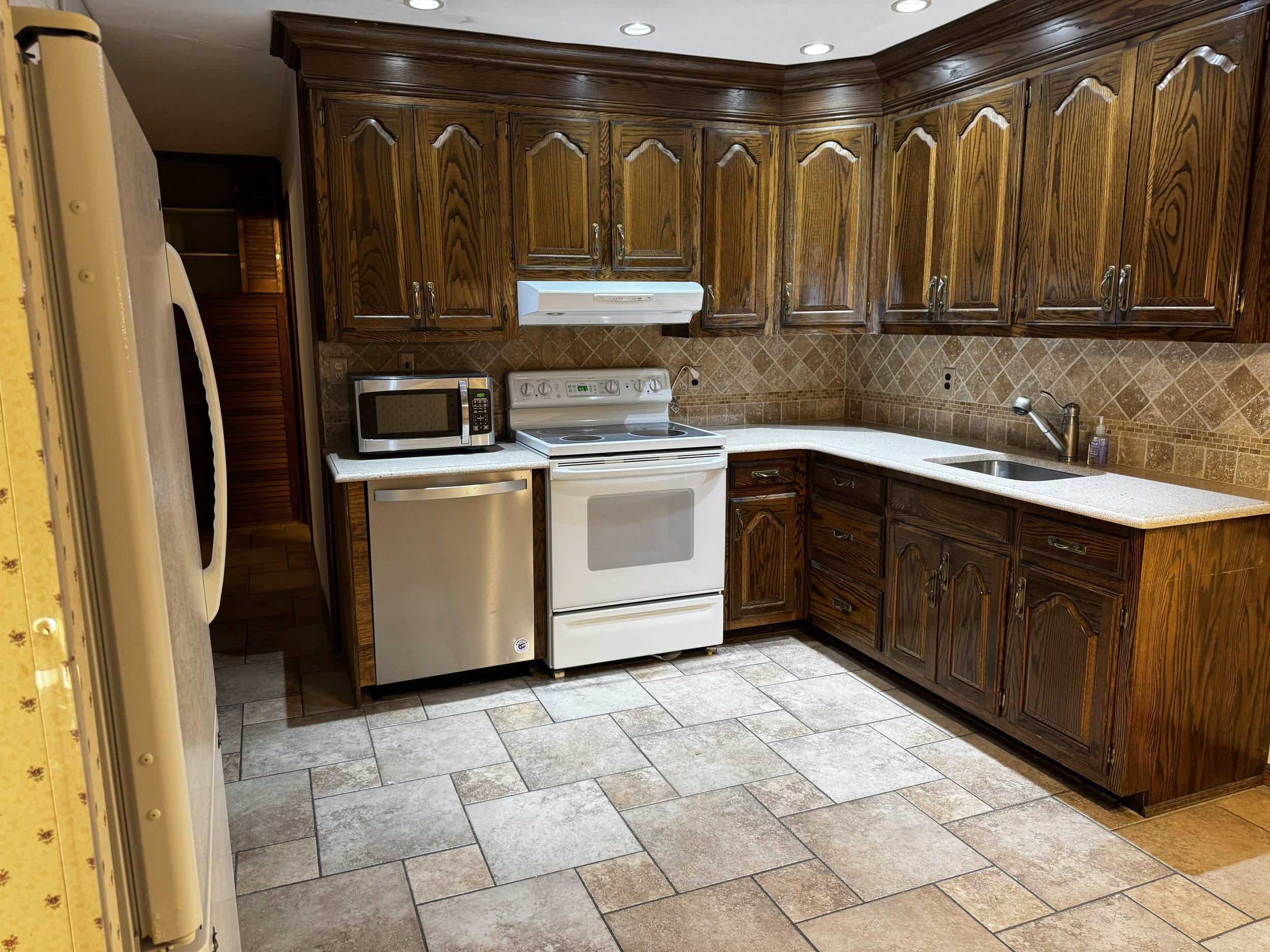 Kitchen Pic 1.jpg