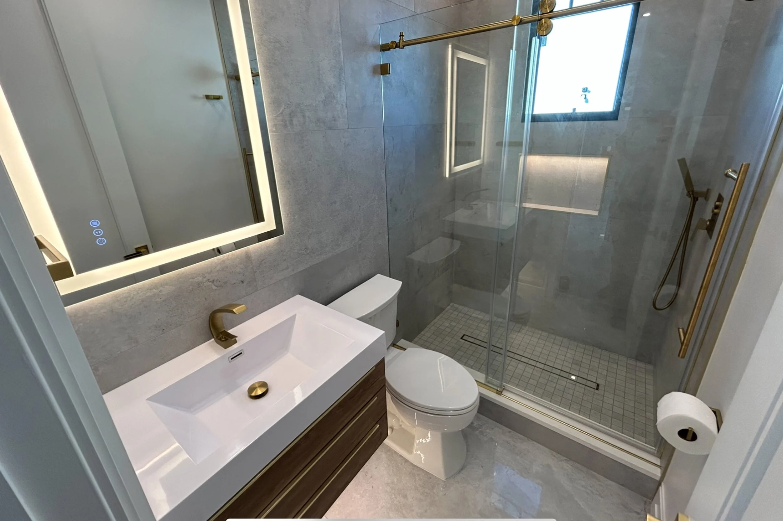 Bath 1st floor.jpg