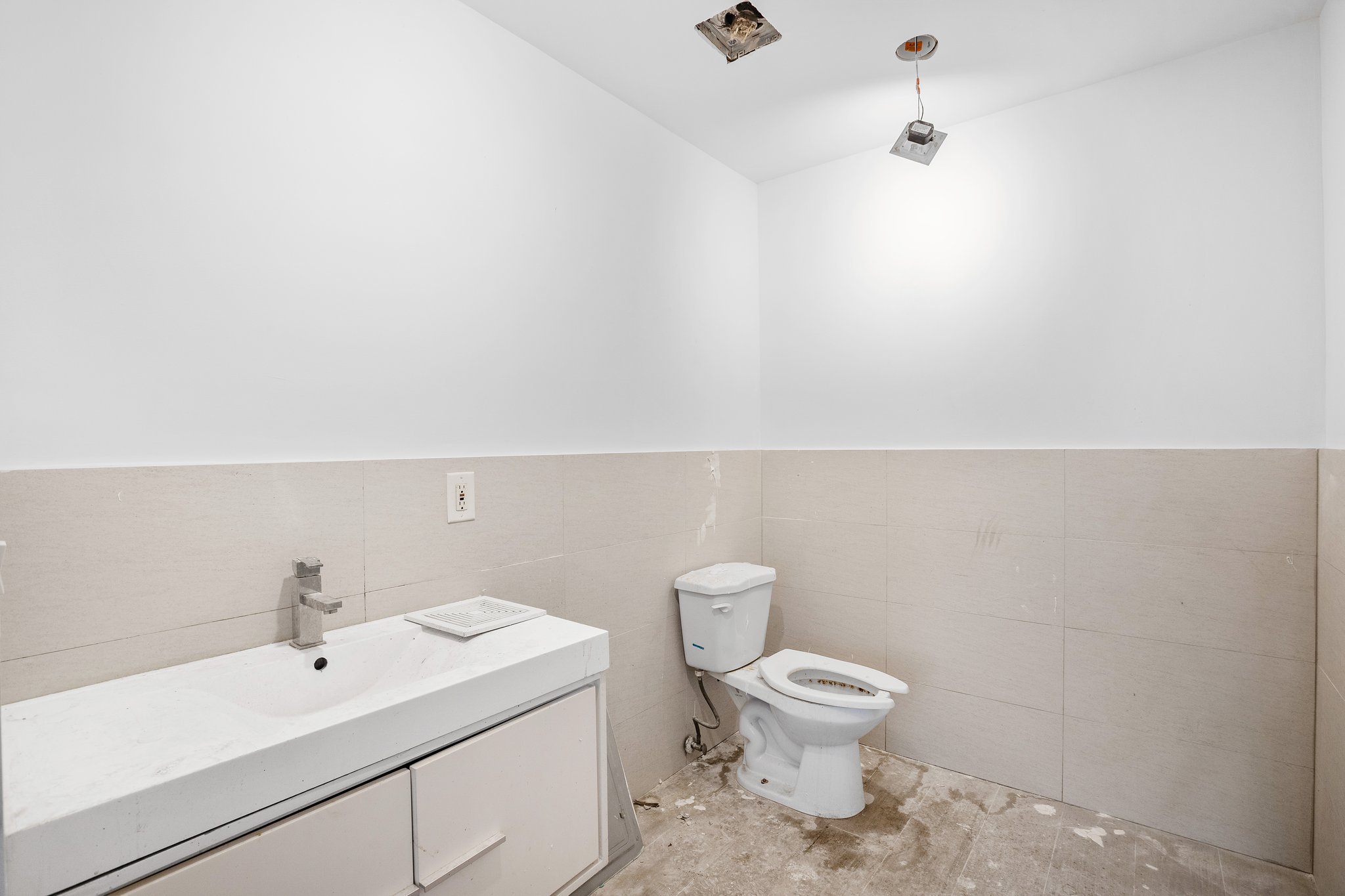 Retail 1 bathroom .jpg