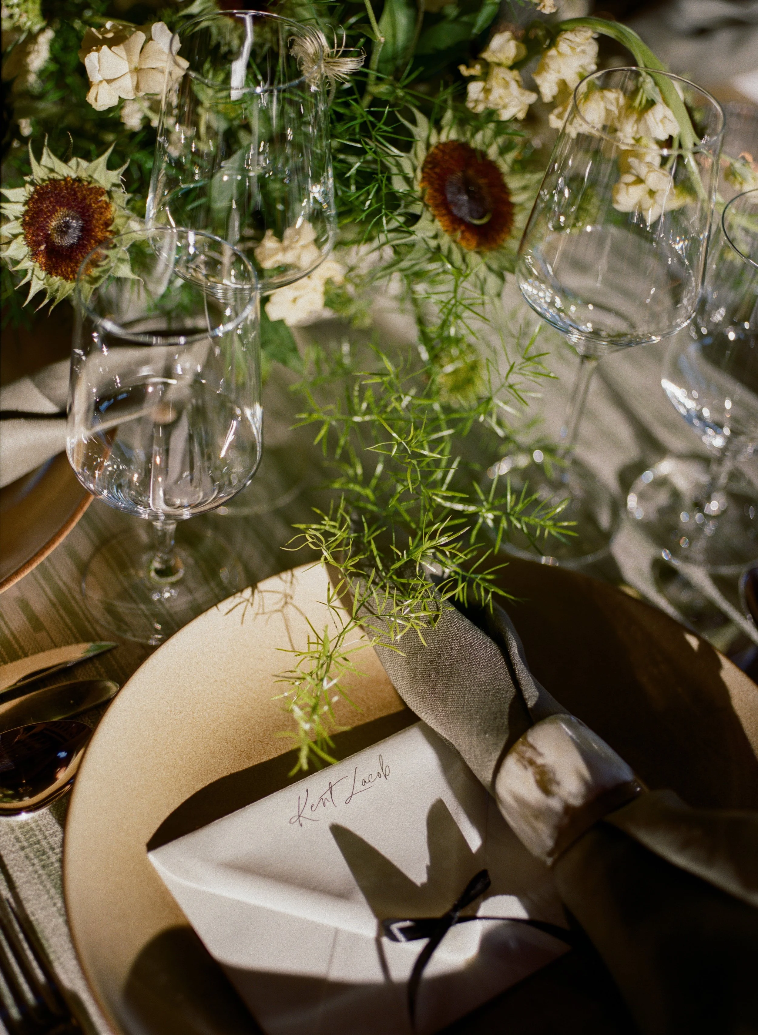 Natural wedding tabletop design in Montana