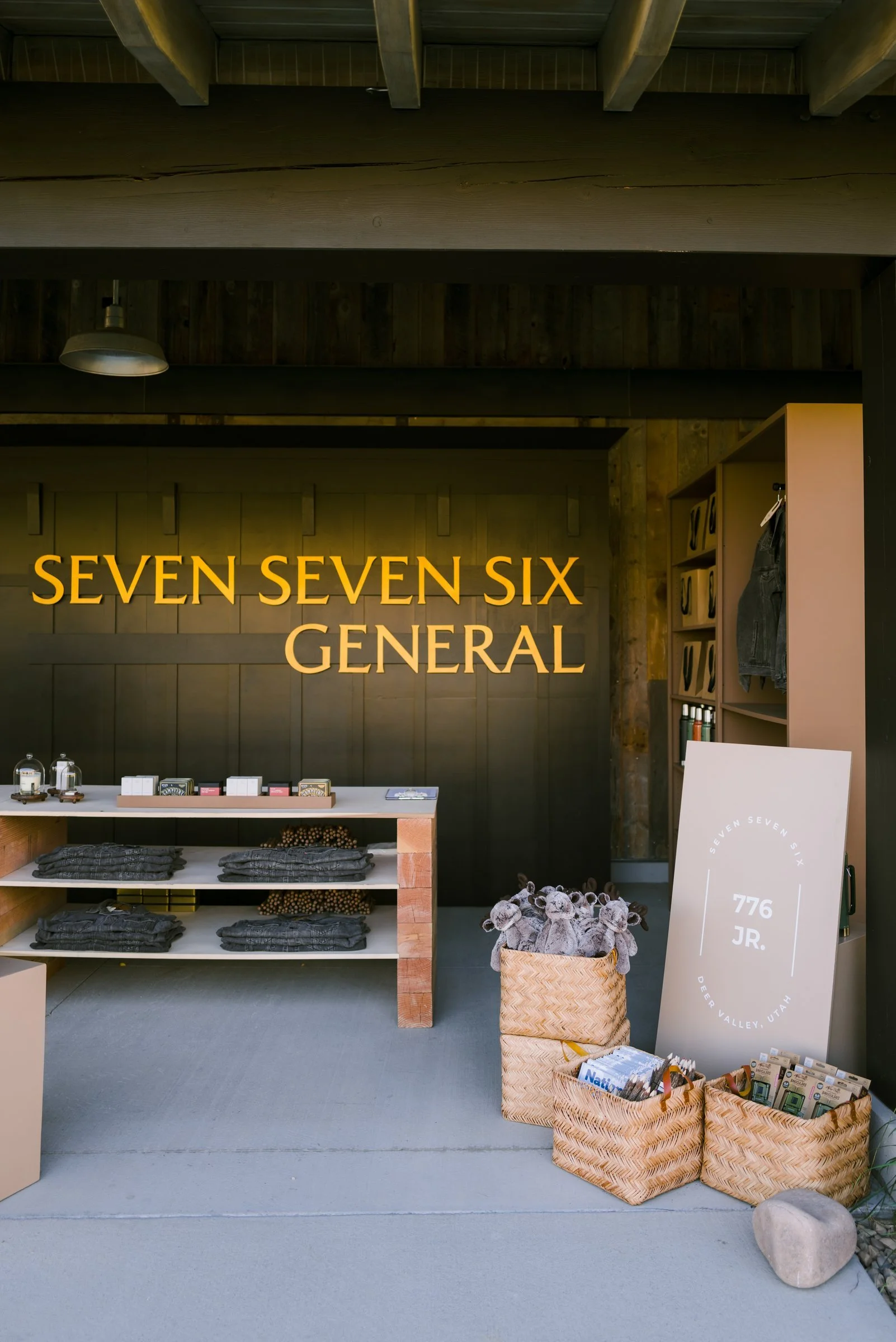 bash-please-utah-investor-community-summit-seven-seven-six-general-pop-up-retail-activation-woven-baskets-custom-signage-luxury-corporate-event.jpg