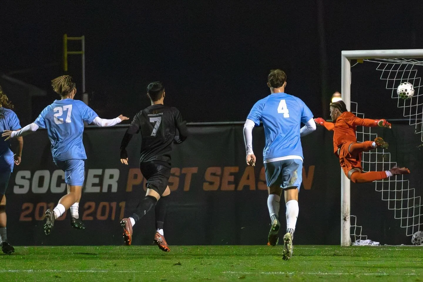 Oregon State vs San Diego &mdash; 
Men&rsquo;s soccer conference match

@thedailybaro 
@beavermsoccer 

#oregonstateuniversity #sportsphotography #osusoccer