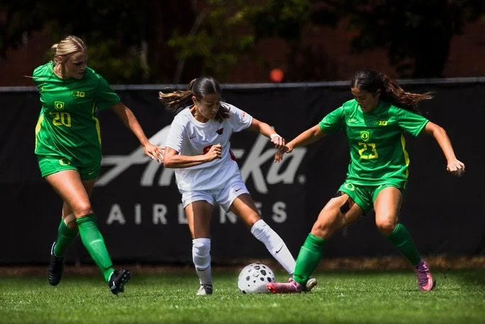 Oregon State University v.s. University of Oregon &mdash;&mdash; scrimmage match 🦫🦆

@orangemedianetwork 
@beaverwsoccer @oregonsoccer 

#civilwar #oregonstateuniversity #universityoforegon #womanssoccer