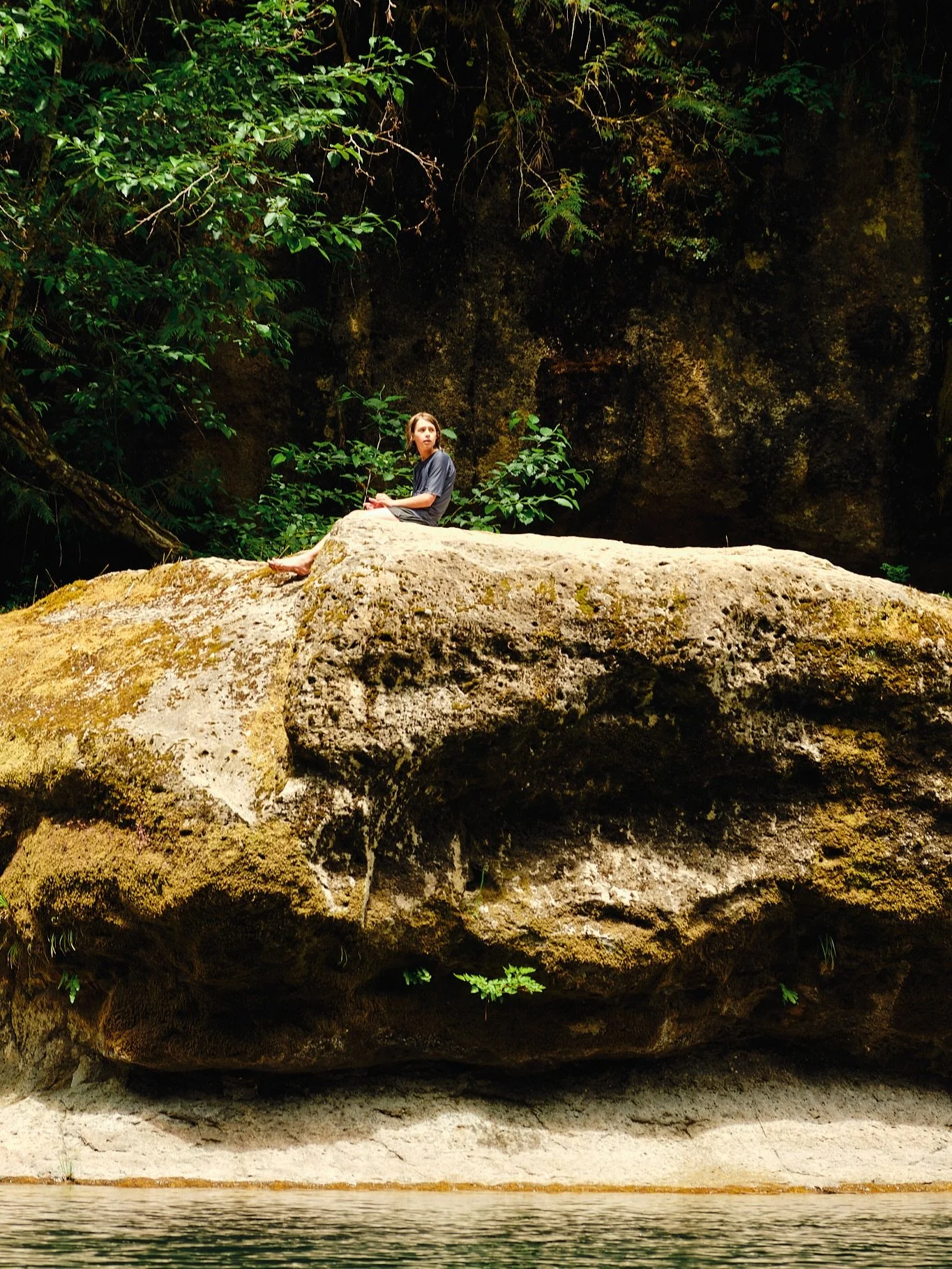 Took my friends to the river 🐟  #pnw #oregon