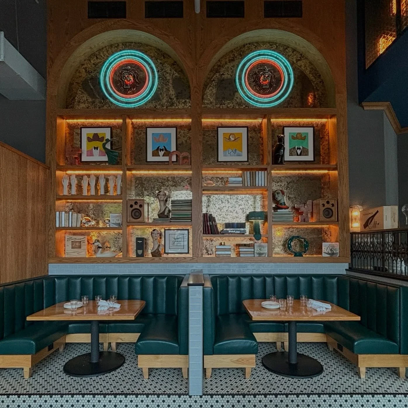 Was I really here to eat or was I here for the sick design 🤨🤷🏼&zwj;♀️ @the.fountain.room @kayleenpaige11