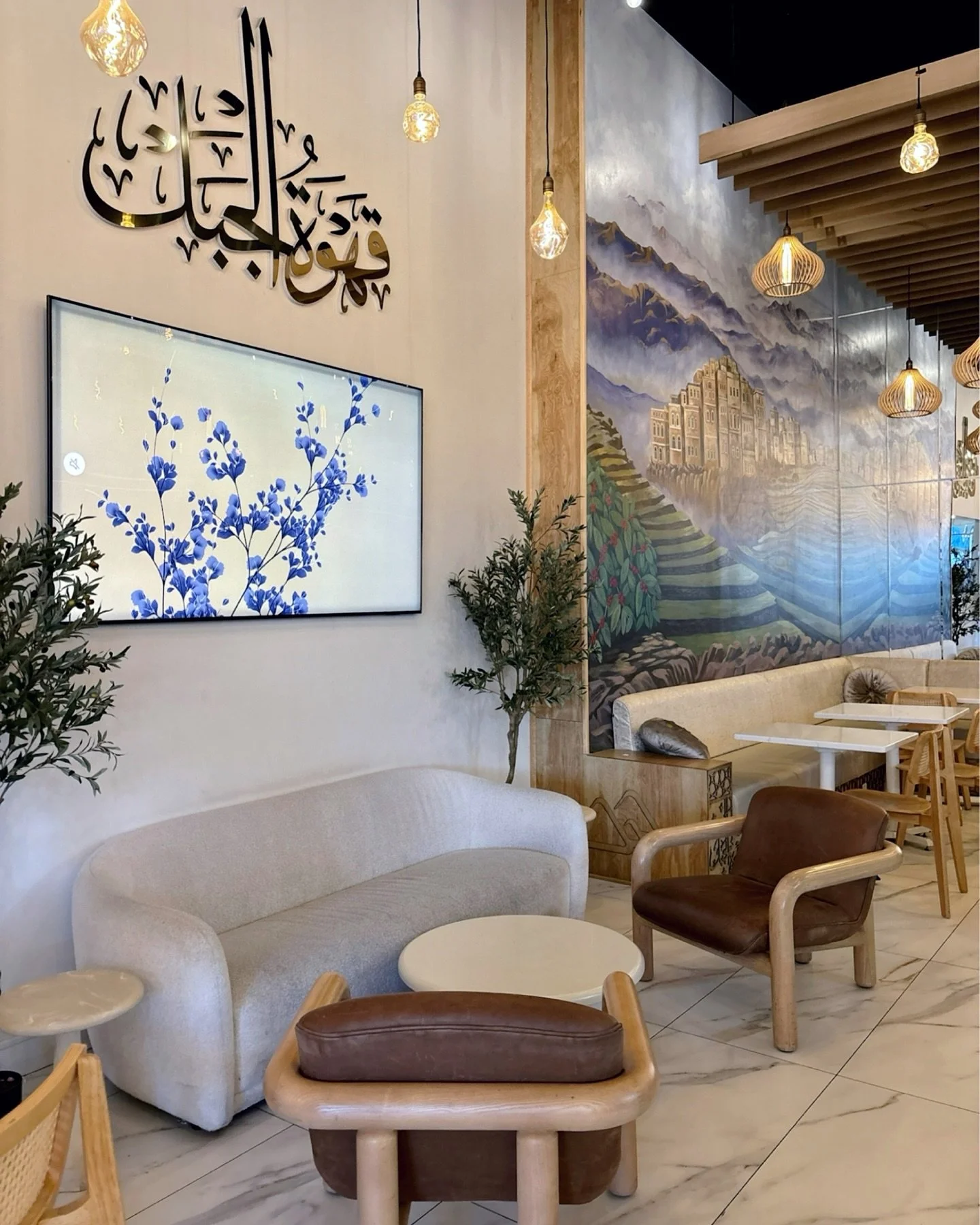 Late post from Detroit, we love a good road trip. 🚐🎒🛣️✨ @kayleenpaige11 #roadtrip #michigan #detroit #jabalcoffee #townhouse #funthingstodo