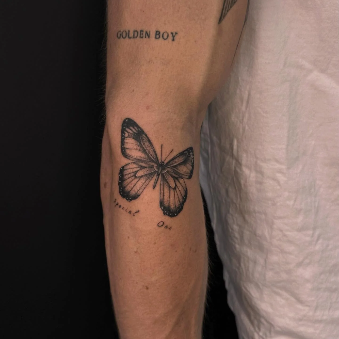 Crafting something truly special for Valentine: a butterfly that symbolizes transformation and new beginnings. Your journey is now forever inked. 🦋✨ #ObsidianInkBoxtel #TattooArt #explore