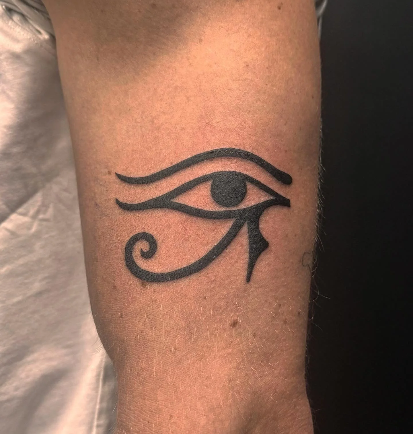 “Another satisfied client! 🌟 Thank you, Valentijn, for choosing our studio for your tattoo needs. Your Anubis eye tattoo with its clean, crisp lines turned out fantastic! Can’t wait for your next visit. 💫
#TattooArt #AnubisEye #CleanL