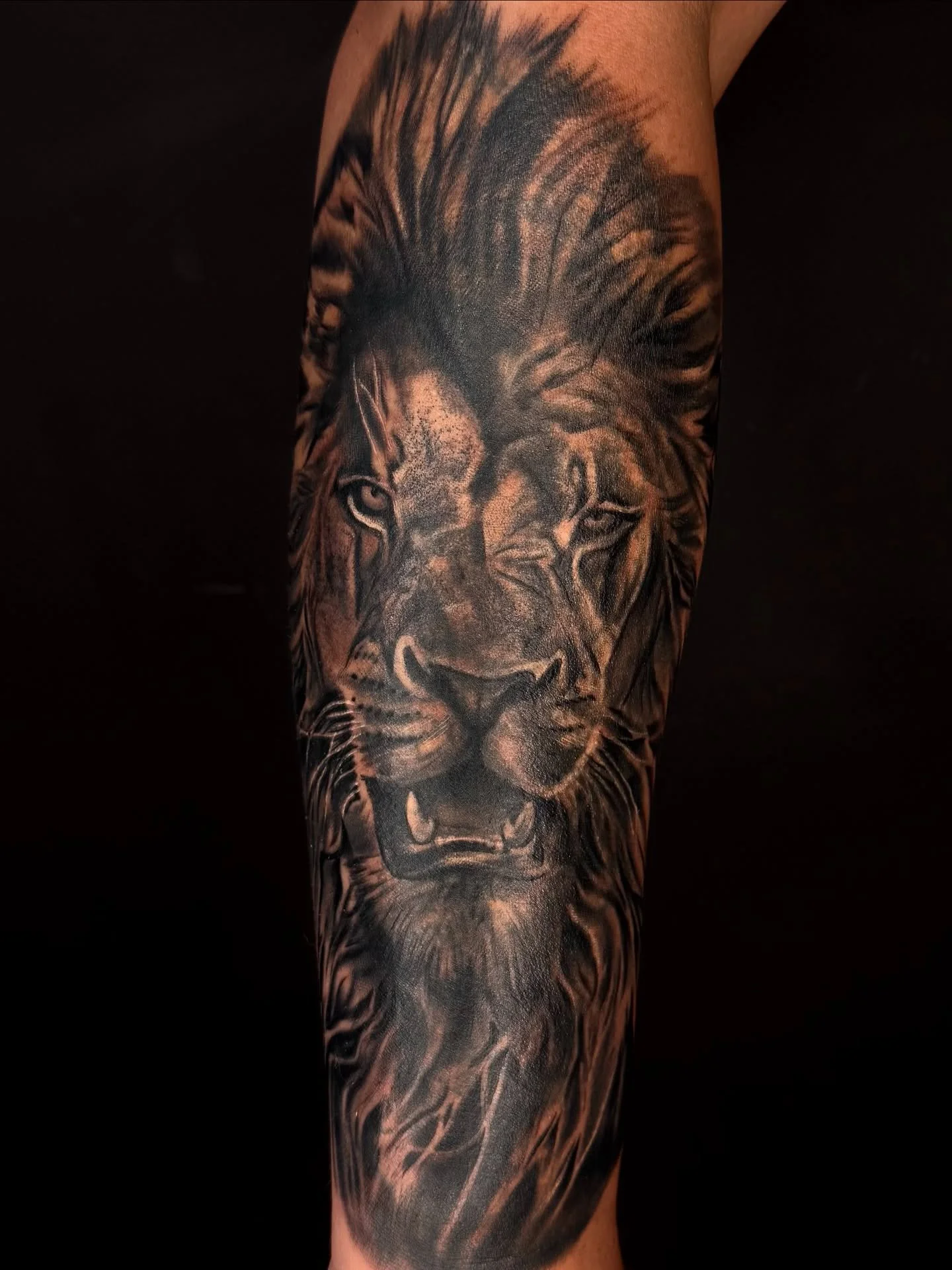Cover up 🦁📌 Do you have an old tattoo that you no longer enjoy?

Instead of being ashamed of it - make it something you&rsquo;ll be proud of 💪 #tattoolion #coveruptattoos #tattoorealistic #tattooblackandgrey #tattooidea #inskin #polishtattooartist