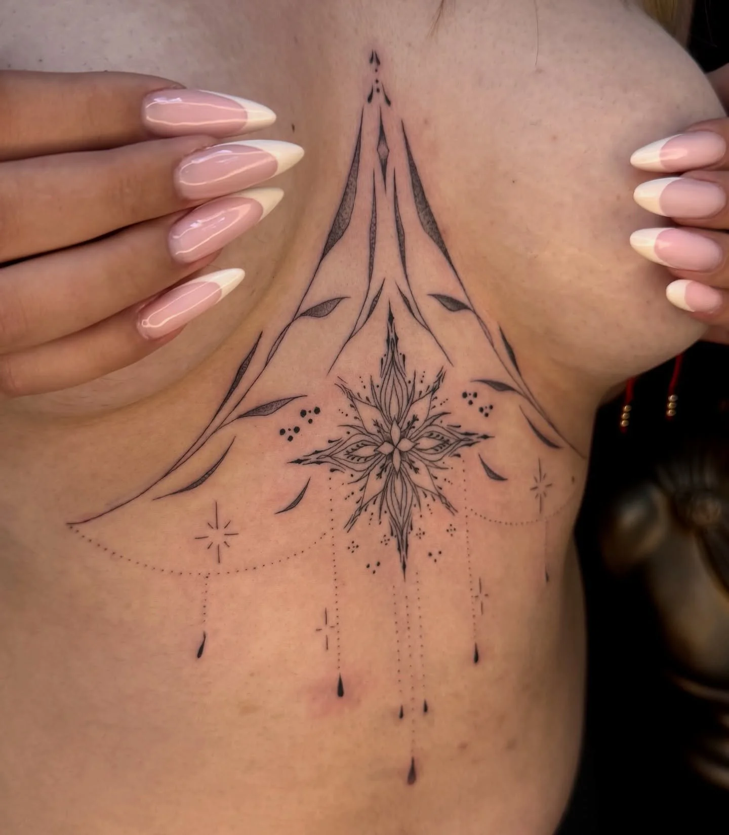 Minimalist elegance at its finest ✨ A fine line underboob tattoo combines subtlety with bold expression. Delicate lines that accentuate the body&rsquo;s shape, turning it into a unique piece of art. Every detail is a small masterpiece, speaking to th