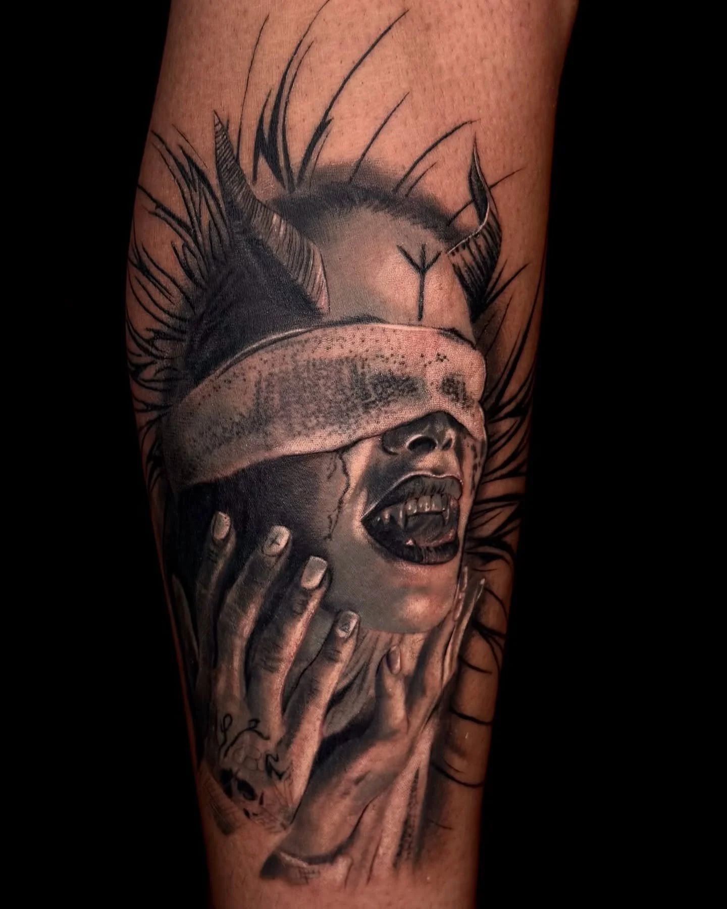 The Algiz\Elhaz rune I a rune of great blessing it symbolises protection and defense .#tattoorealismo #tattoovampire #tattoodesign #tattooideas #darkness_fantasy#nordictattoo