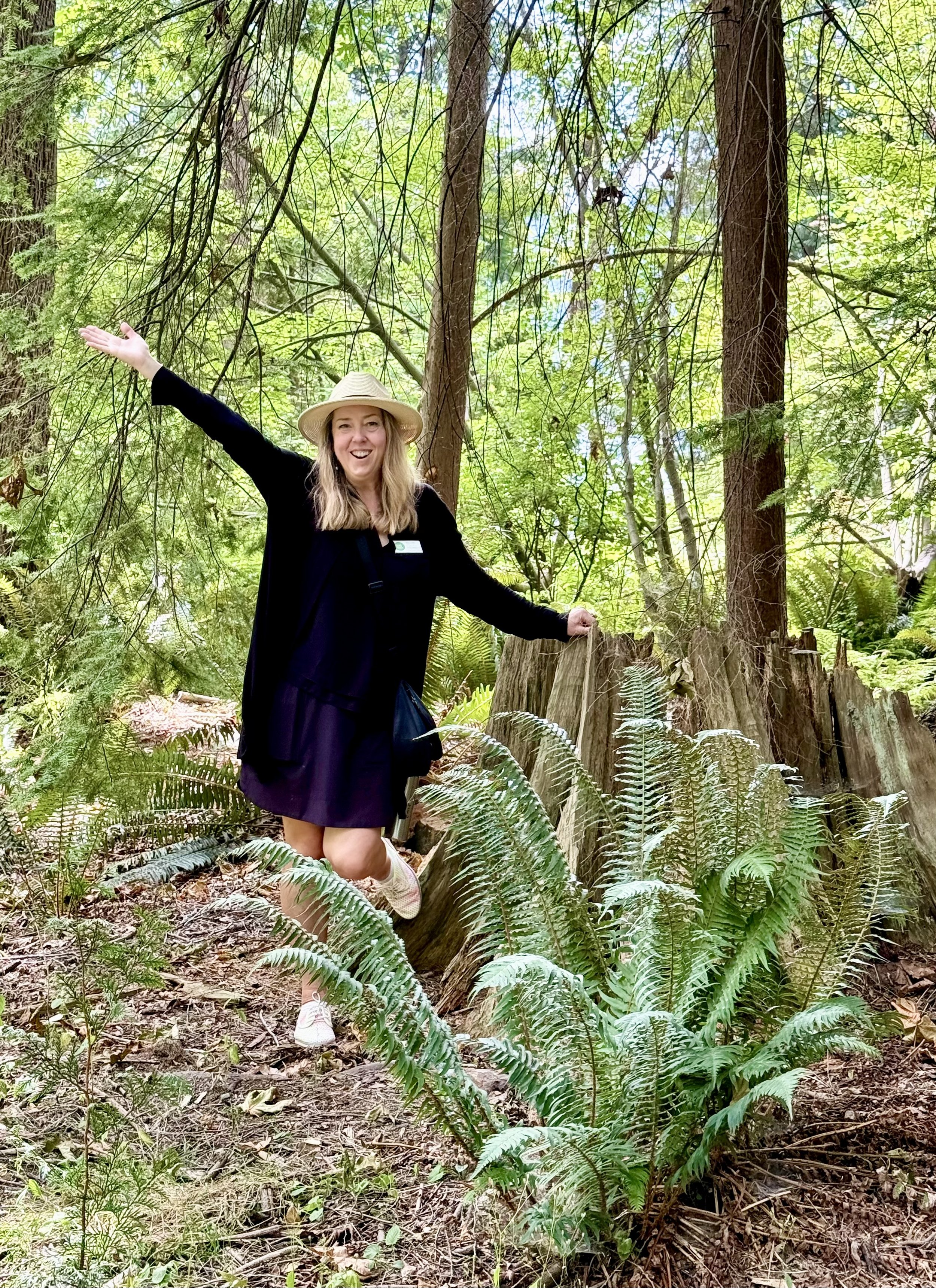 ToursbyTracy- FIVE STAR TRACY  offering Private Walking Tours in Vancouver