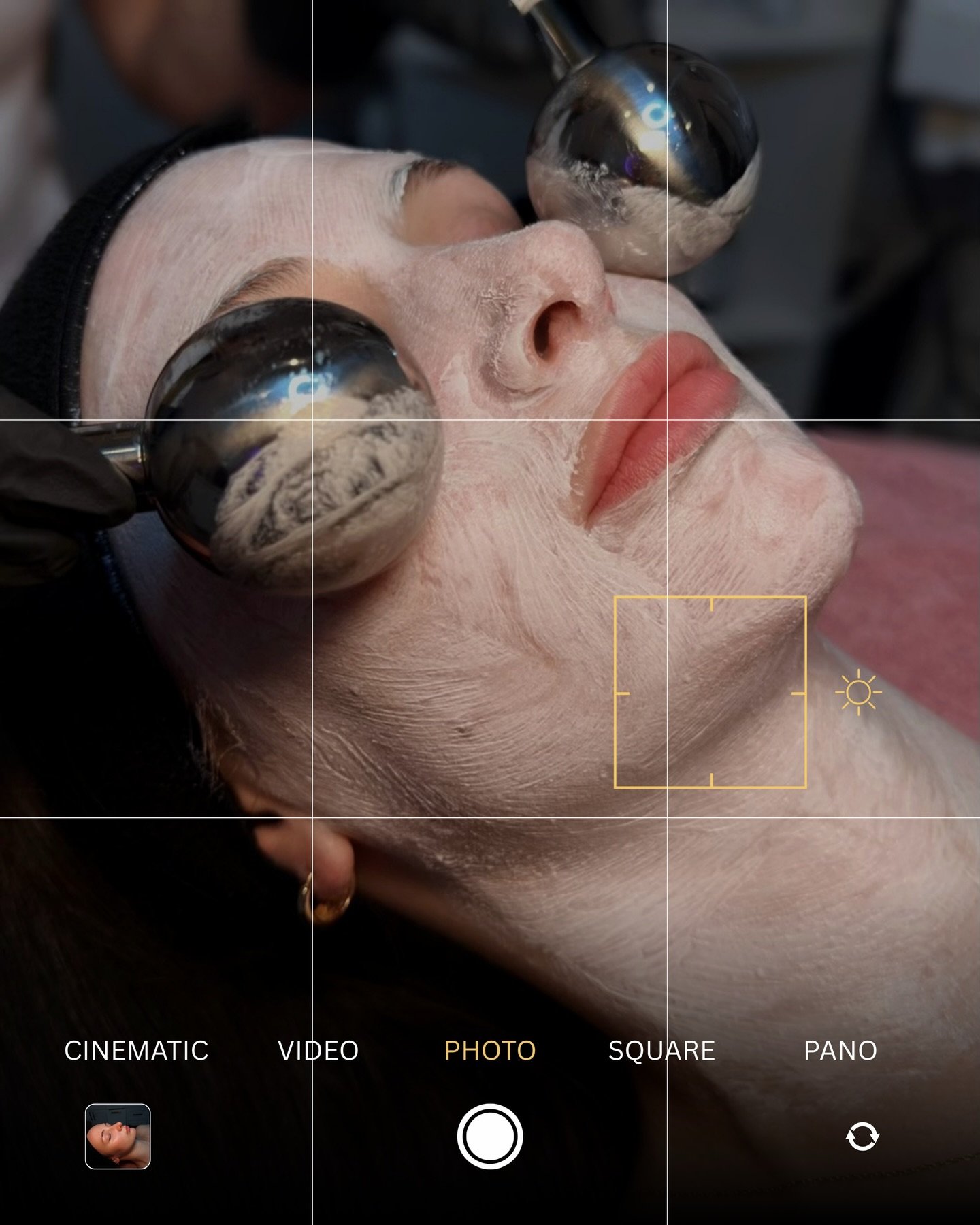 Glow loading&hellip; ✨

Skin reset, stress gone, radiance on 💆🏼&zwj;♀️ This is your reminder that skincare = self-care 🤍

Because hydrated, lifted, glowing skin will always be in

#katierileyskincare #glowingskin #scottsdaleskincare #esthetician #