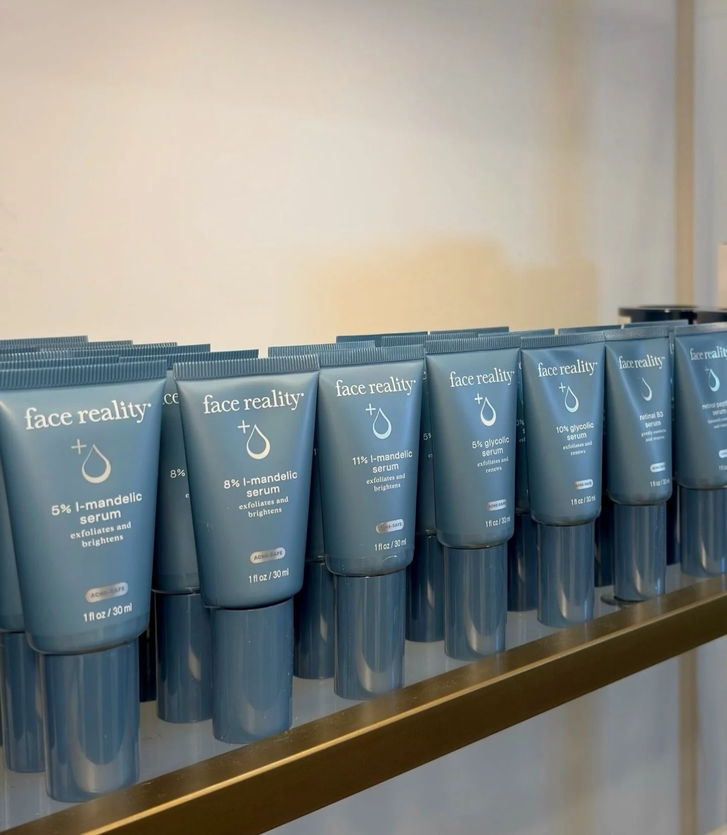 Glowing skin, without the harshness ✨

This gentle yet powerful @facerealityskincare L-Mandelic exfoliating serums works to smooth texture and even tone&mdash;gradually sweeping away dead skin cells for a clearer, brighter complexion (with minimal ir